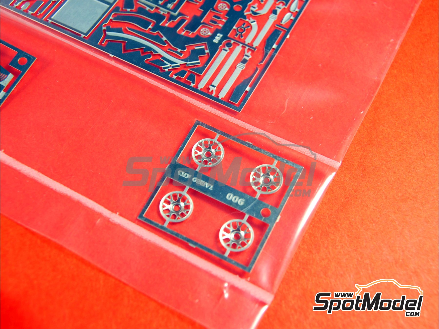 Image 8: Ferrari F2008 Equipo Scuderia Ferrari patrocinado por Shell - Gran Premio de F&oacute;rmula 1 de Italia 2008 | Maqueta de coche en escala&nbsp;1/43 fabricado por Tameo Kits (ref.&nbsp;TMK380)