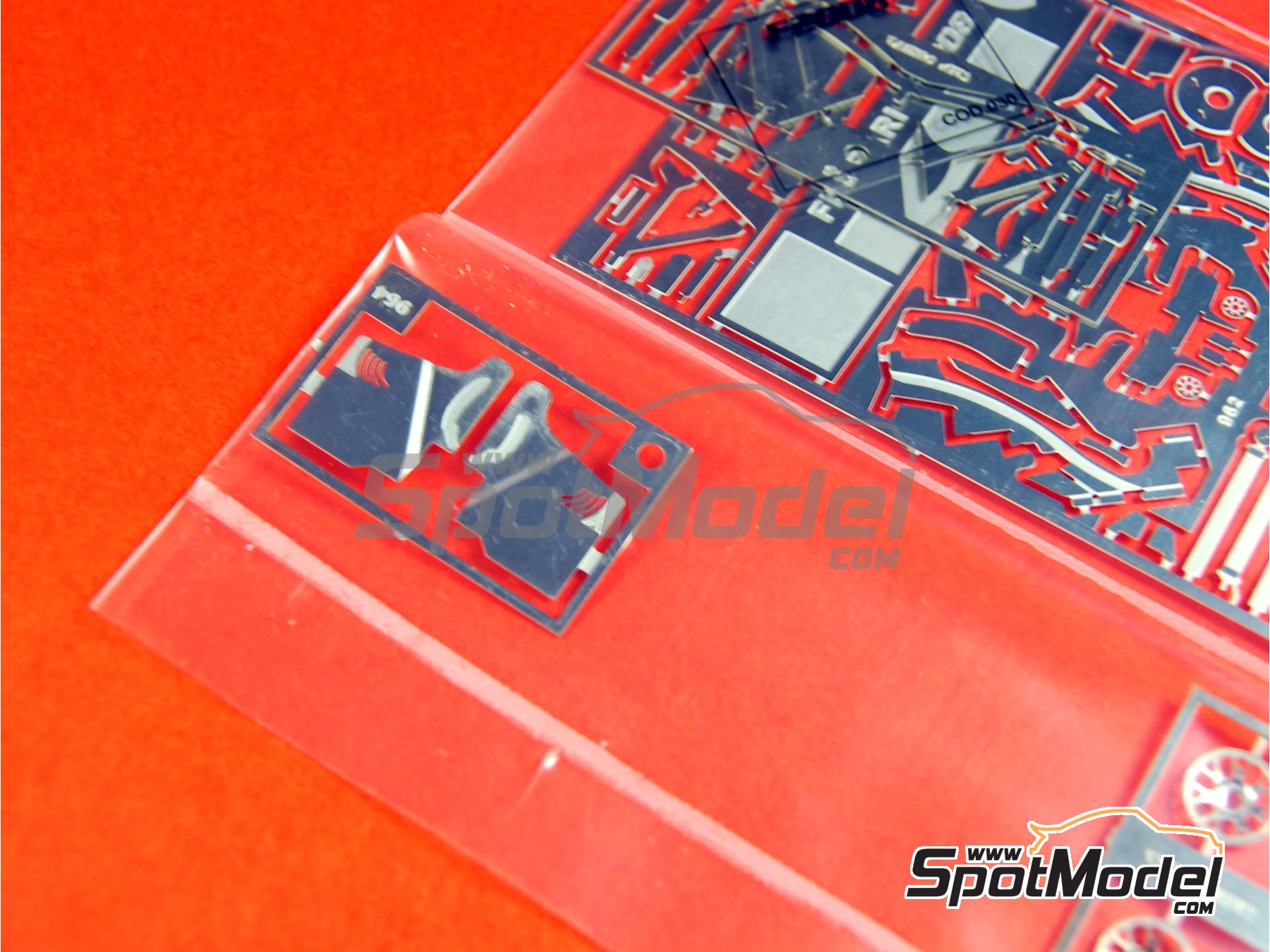 Image 9: Ferrari F2008 Equipo Scuderia Ferrari patrocinado por Shell - Gran Premio de F&oacute;rmula 1 de Italia 2008 | Maqueta de coche en escala&nbsp;1/43 fabricado por Tameo Kits (ref.&nbsp;TMK380)
