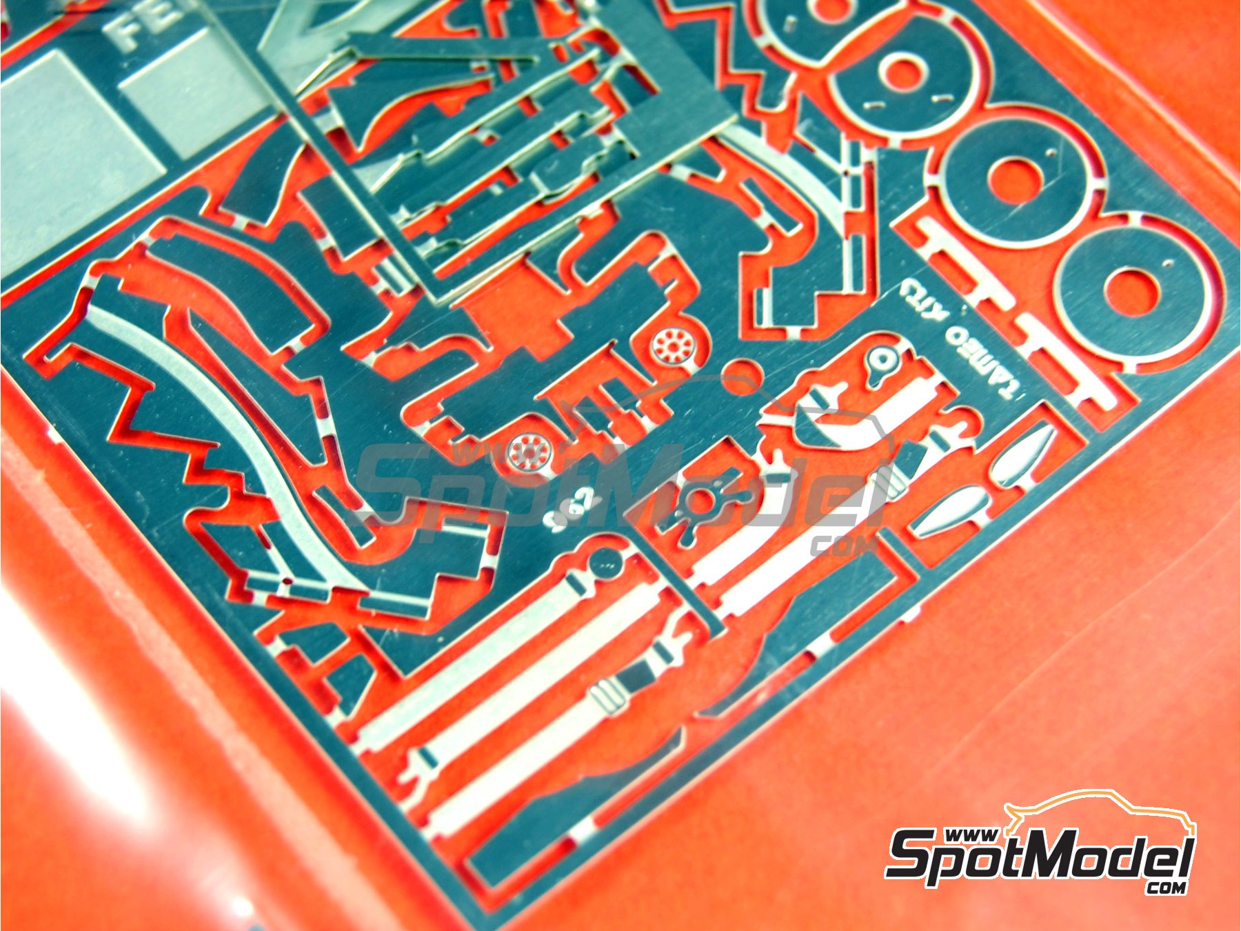 Image 10: Ferrari F2008 Equipo Scuderia Ferrari patrocinado por Shell - Gran Premio de F&oacute;rmula 1 de Italia 2008 | Maqueta de coche en escala&nbsp;1/43 fabricado por Tameo Kits (ref.&nbsp;TMK380)