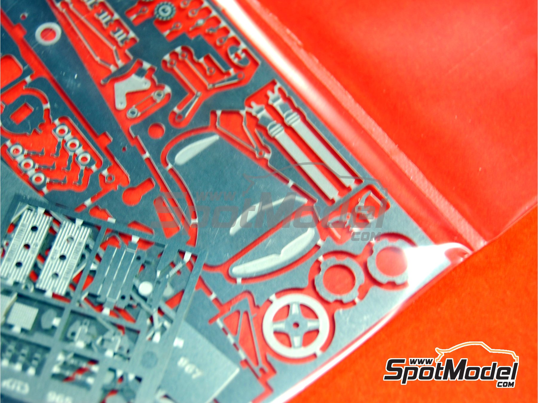 Image 5: Renault RS01 Turbo Equipo Renault F1 patrocinado por ELF - Gran Premio de F&oacute;rmula 1 de Inglaterra 1977 | Maqueta de coche en escala&nbsp;1/43 fabricado por Tameo Kits (ref.&nbsp;TMK381)