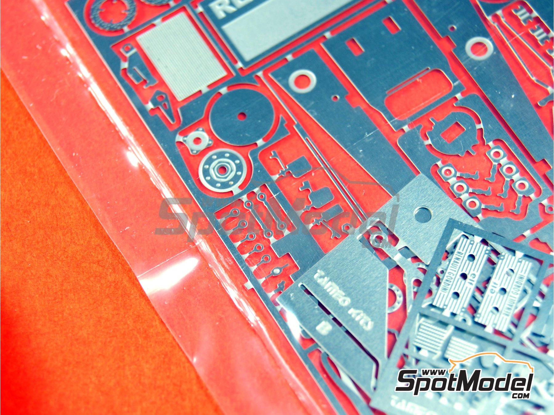 Image 8: Renault RS01 Turbo Equipo Renault F1 patrocinado por ELF - Gran Premio de F&oacute;rmula 1 de Inglaterra 1977 | Maqueta de coche en escala&nbsp;1/43 fabricado por Tameo Kits (ref.&nbsp;TMK381)