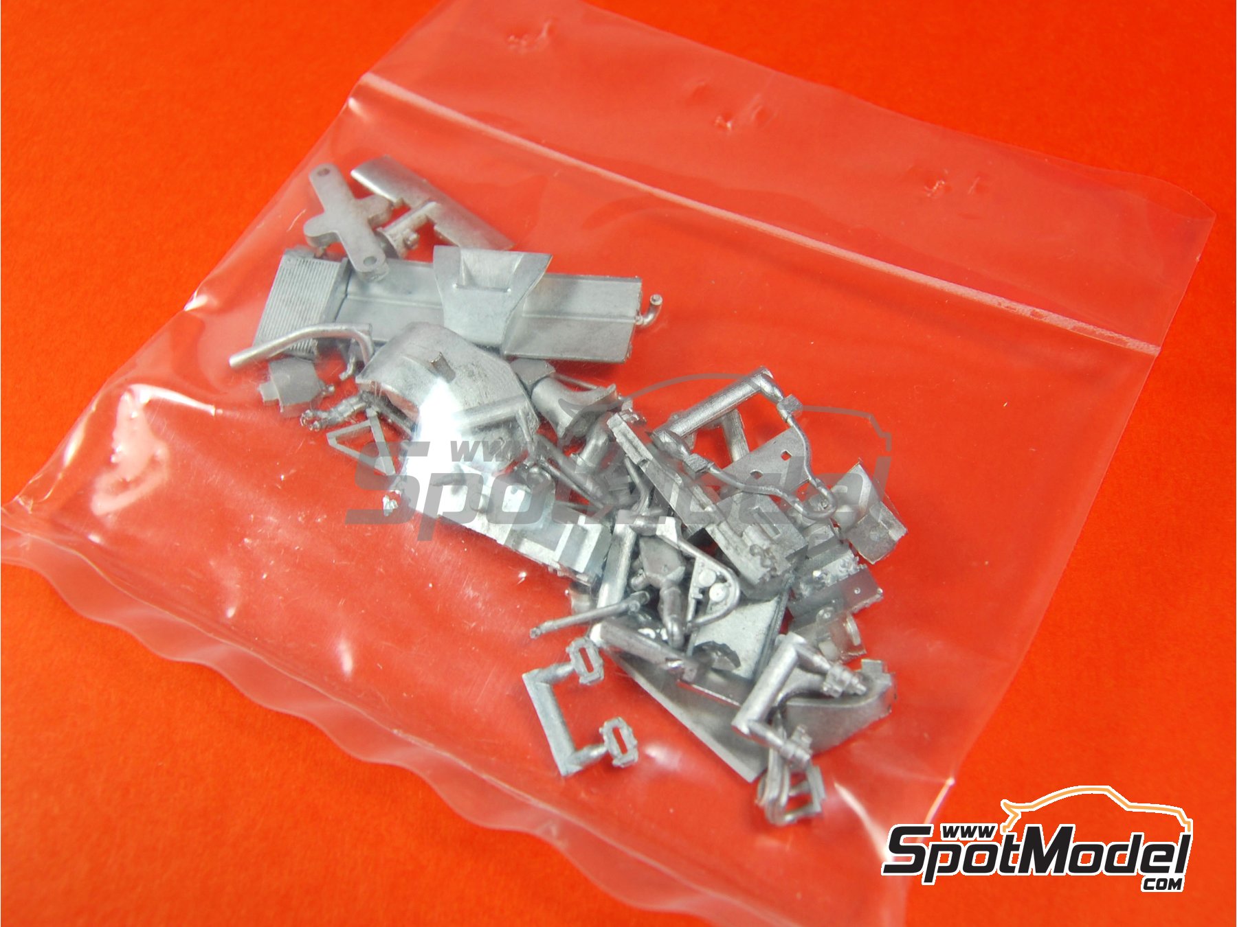 Image 22: Renault RS01 Turbo Equipo Renault F1 patrocinado por ELF - Gran Premio de F&oacute;rmula 1 de Inglaterra 1977 | Maqueta de coche en escala&nbsp;1/43 fabricado por Tameo Kits (ref.&nbsp;TMK381)