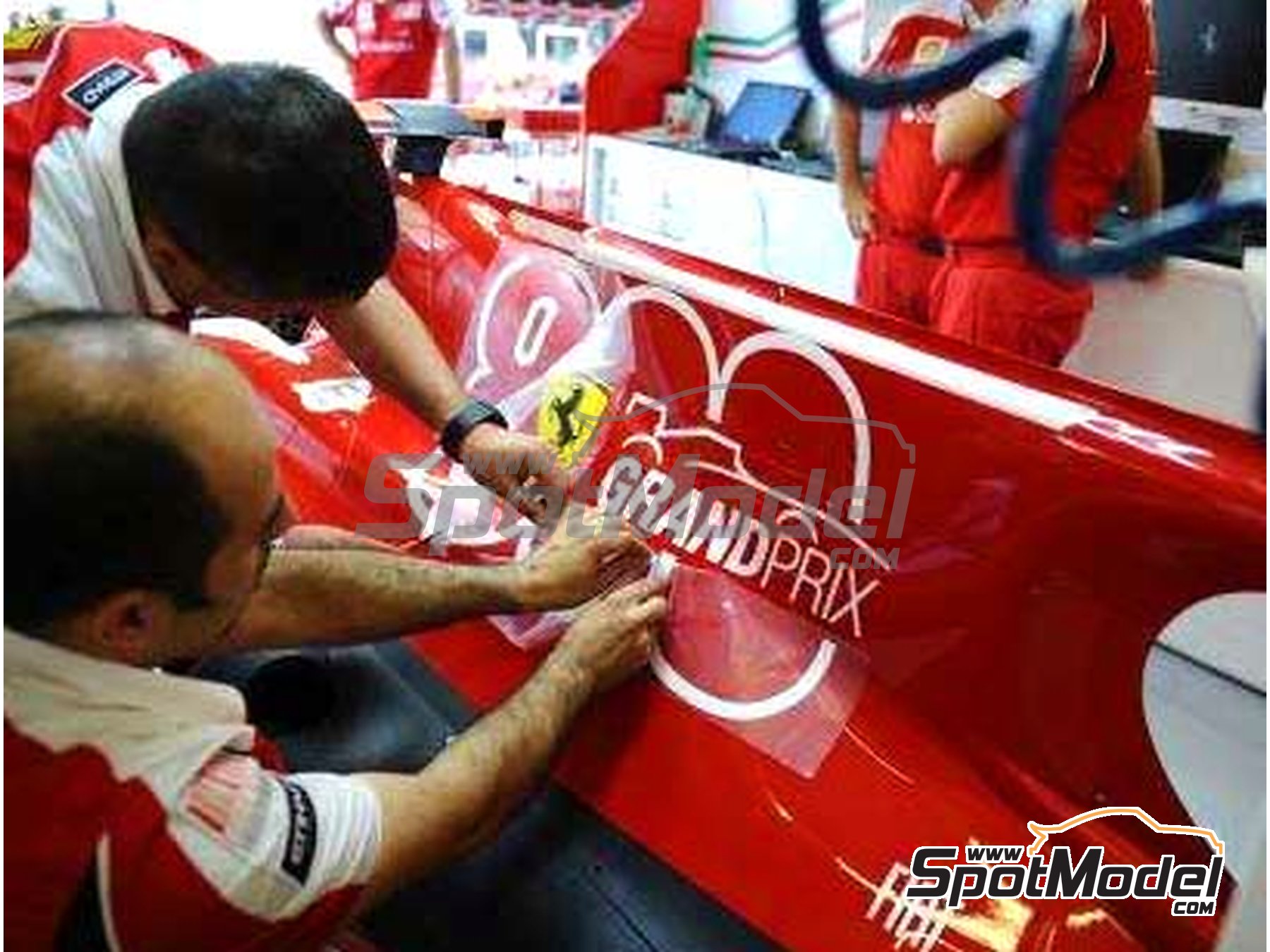 Image 1: Ferrari F10 800 Grand Prix Equipo Scuderia Ferrari patrocinado por Banco Santander - Gran Premio de F&oacute;rmula 1 de Turquia 2010 | Maqueta de coche en escala&nbsp;1/43 fabricado por Tameo Kits (ref.&nbsp;TMK390)