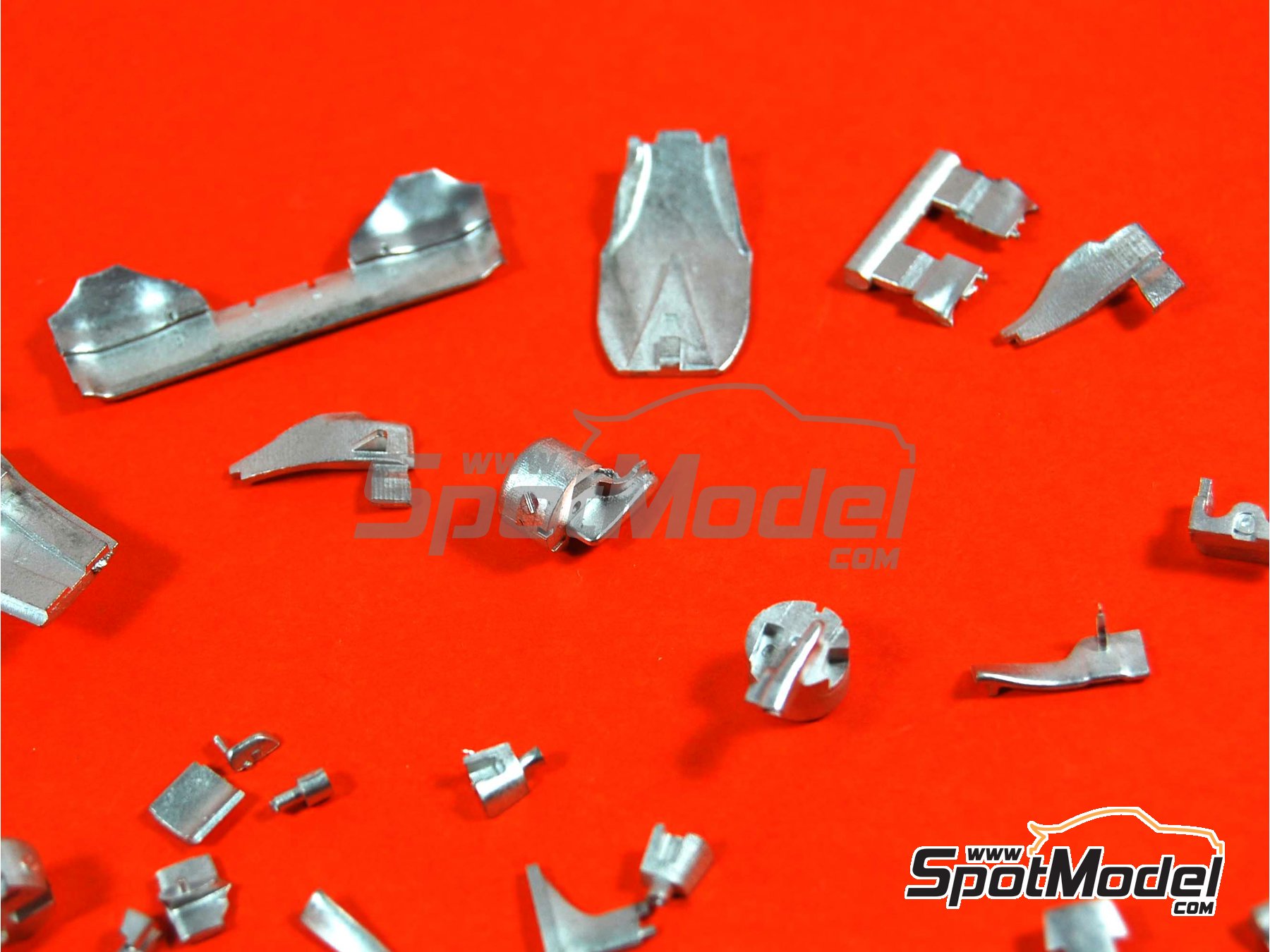 Image 11: Ferrari F10 800 Grand Prix Equipo Scuderia Ferrari patrocinado por Banco Santander - Gran Premio de F&oacute;rmula 1 de Turquia 2010 | Maqueta de coche en escala&nbsp;1/43 fabricado por Tameo Kits (ref.&nbsp;TMK390)