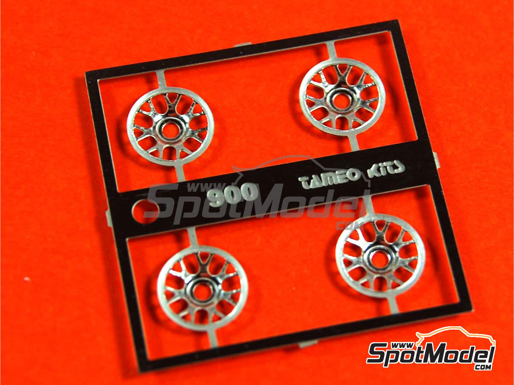 Image 15: Ferrari F10 800 Grand Prix Equipo Scuderia Ferrari patrocinado por Banco Santander - Gran Premio de F&oacute;rmula 1 de Turquia 2010 | Maqueta de coche en escala&nbsp;1/43 fabricado por Tameo Kits (ref.&nbsp;TMK390)