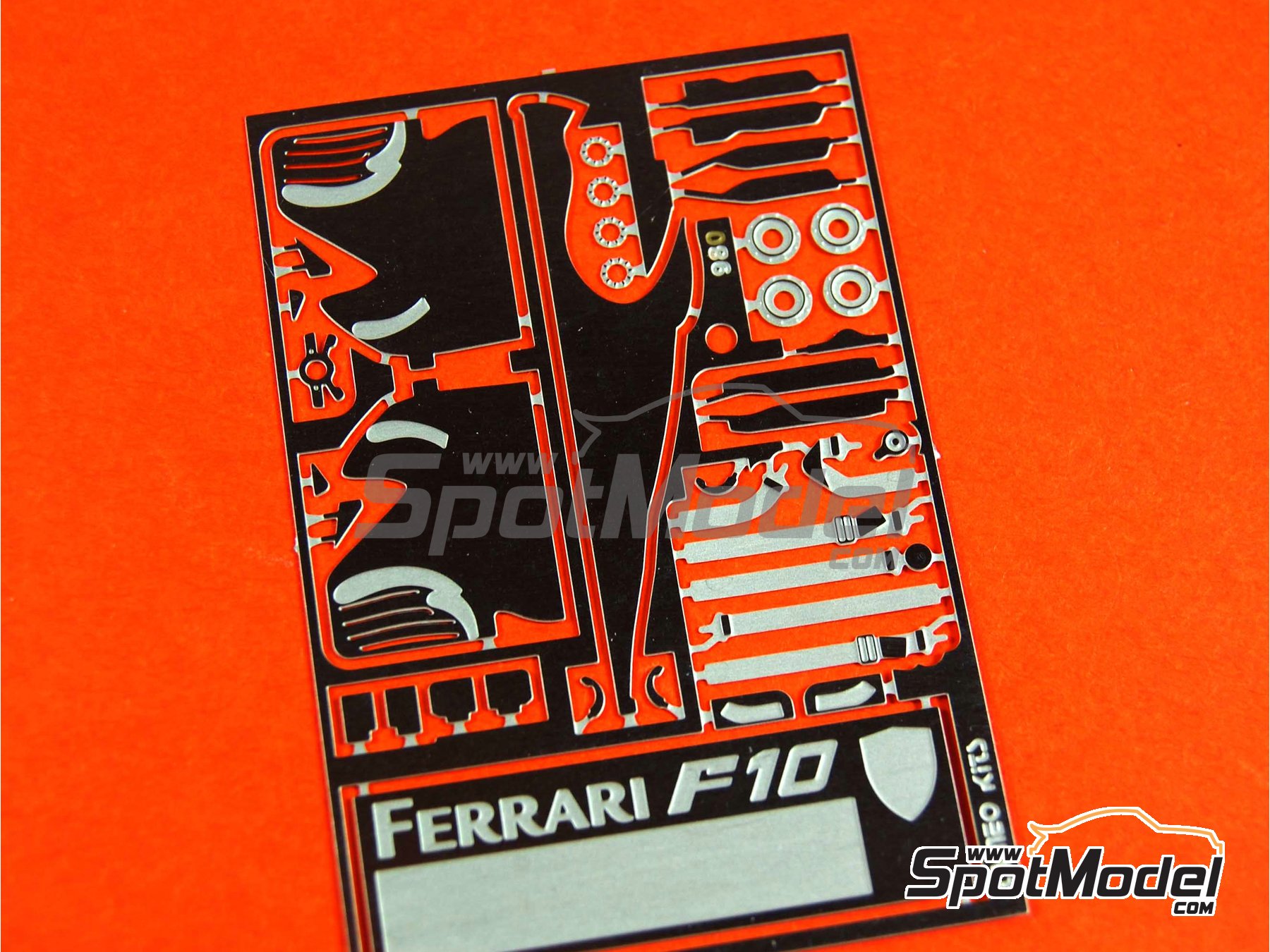 Image 16: Ferrari F10 800 Grand Prix Equipo Scuderia Ferrari patrocinado por Banco Santander - Gran Premio de F&oacute;rmula 1 de Turquia 2010 | Maqueta de coche en escala&nbsp;1/43 fabricado por Tameo Kits (ref.&nbsp;TMK390)