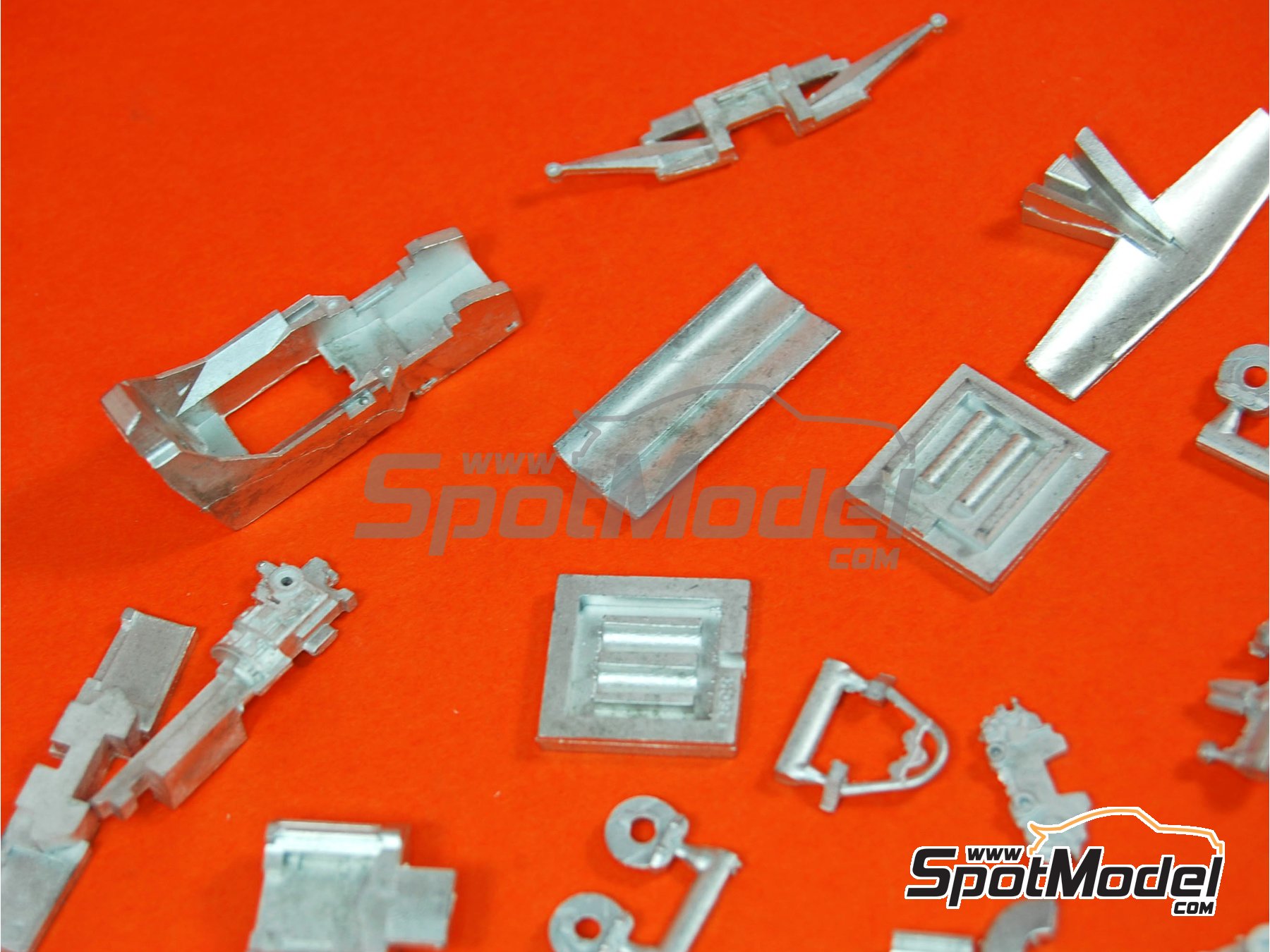 Image 9: Ferrari 126CK Equipo Scuderia Ferrari patrocinado por Fiat - Gran Premio de Formula 1 de Mónaco 1981 | Maqueta de coche en escala 1/43 fabricado por Tameo Kits (ref. TMK391)