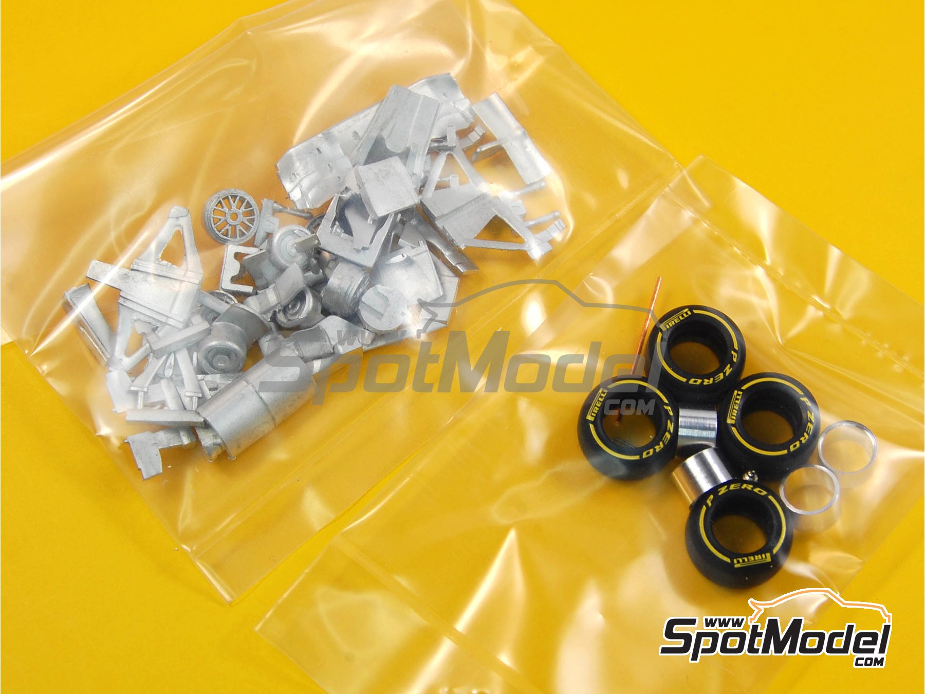 Image 4: Ferrari 150 Italia Equipo Scuderia Ferrari patrocinado por Banco Santander - Gran Premio de Fórmula 1 de Inglaterra 2011 | Maqueta de coche en escala 1/43 fabricado por Tameo Kits (ref. TMK401)