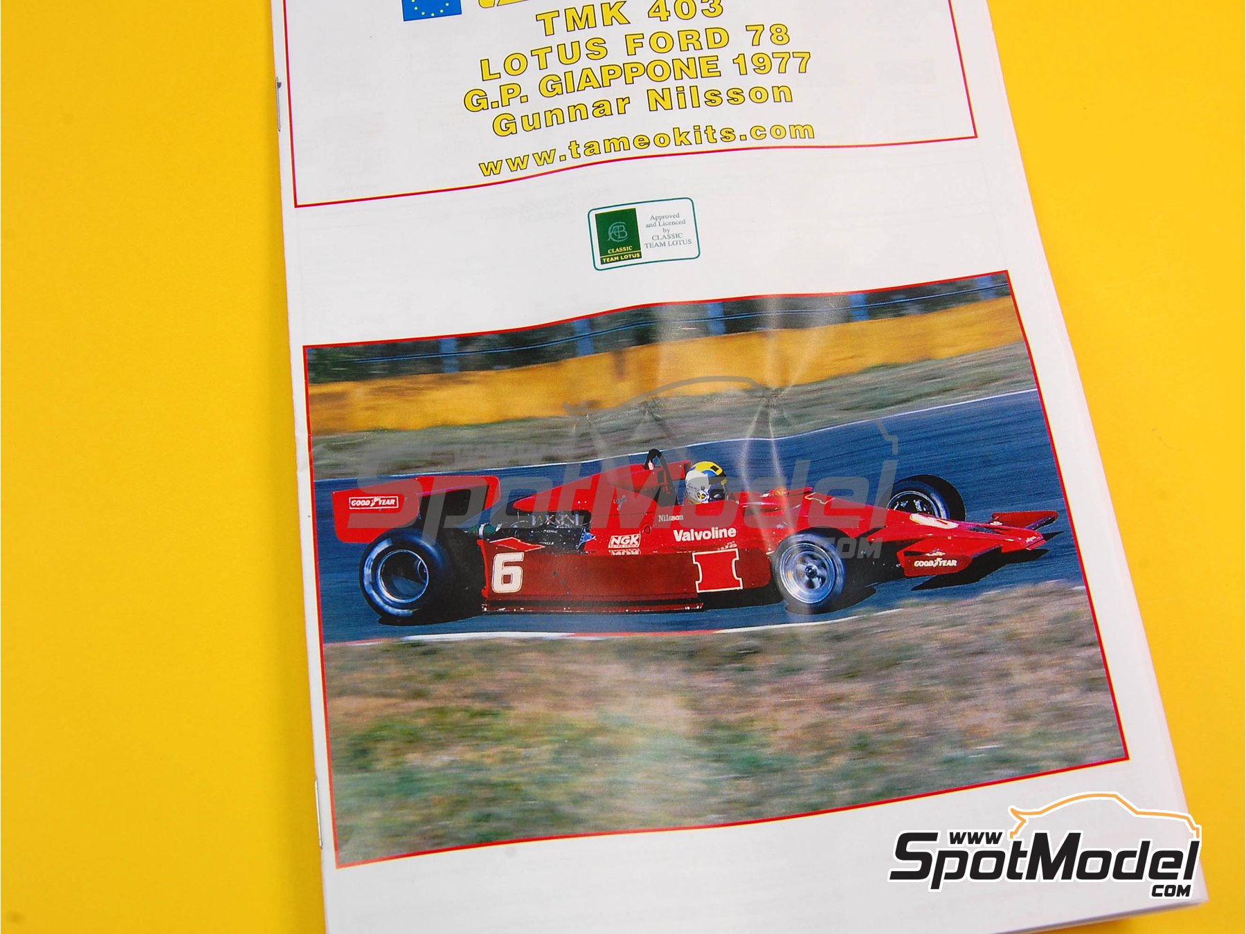 Image 2: Lotus Ford Type 78 Equipo Lotus patrocinado por Imperial International - Gran Premio de F&oacute;rmula 1 de Jap&oacute;n 1977 | Maqueta de coche en escala&nbsp;1/43 fabricado por Tameo Kits (ref.&nbsp;TMK403)