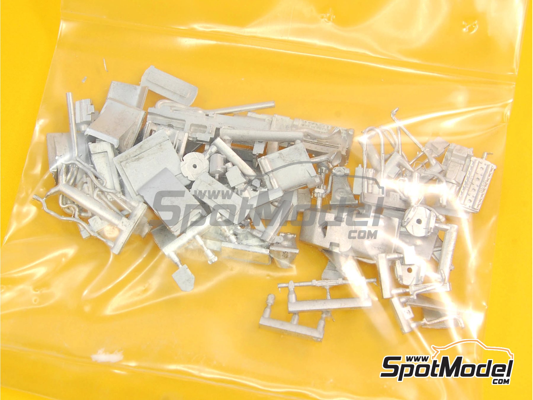 Image 9: Lotus Ford Type 78 Equipo Lotus patrocinado por Imperial International - Gran Premio de F&oacute;rmula 1 de Jap&oacute;n 1977 | Maqueta de coche en escala&nbsp;1/43 fabricado por Tameo Kits (ref.&nbsp;TMK403)