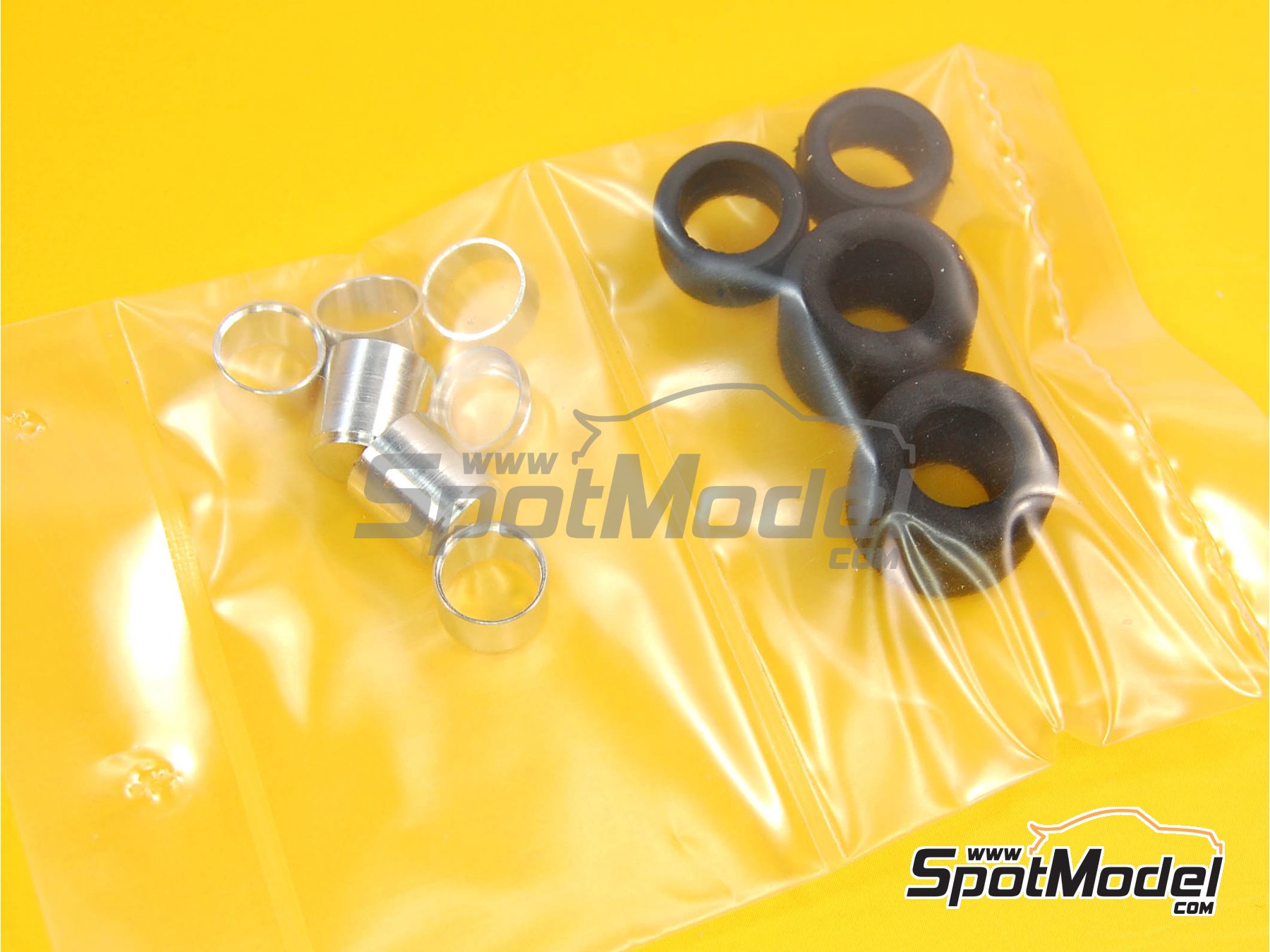 Image 12: Lotus Ford Type 78 Equipo Lotus patrocinado por Imperial International - Gran Premio de F&oacute;rmula 1 de Jap&oacute;n 1977 | Maqueta de coche en escala&nbsp;1/43 fabricado por Tameo Kits (ref.&nbsp;TMK403)