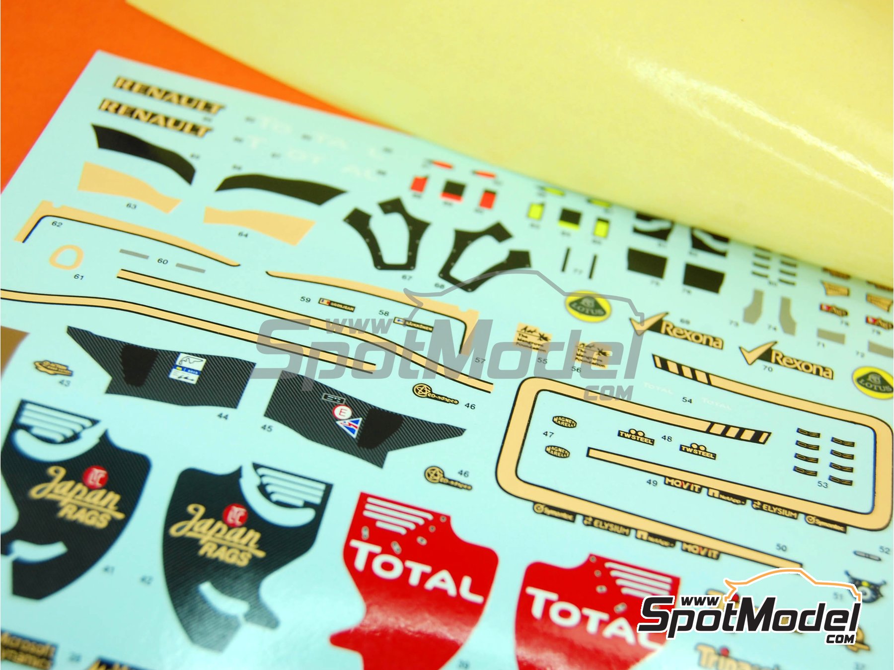 Image 7: Lotus Renault E20 Equipo Lotus patrocinado por Clear Total - Gran Premio de F&oacute;rmula 1 de Abu Dhabi 2012 | Maqueta de coche en escala&nbsp;1/43 fabricado por Tameo Kits (ref.&nbsp;TMK412)