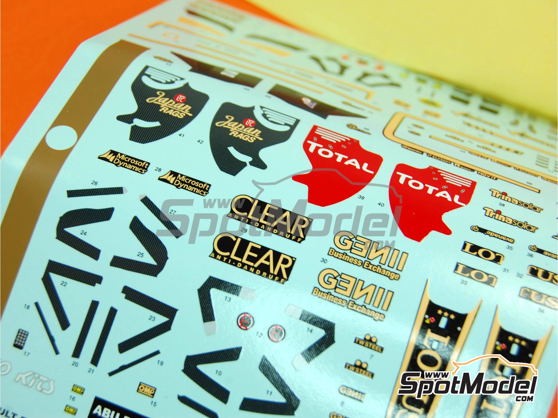 Image 8: Lotus Renault E20 Equipo Lotus patrocinado por Clear Total - Gran Premio de F&oacute;rmula 1 de Abu Dhabi 2012 | Maqueta de coche en escala&nbsp;1/43 fabricado por Tameo Kits (ref.&nbsp;TMK412)