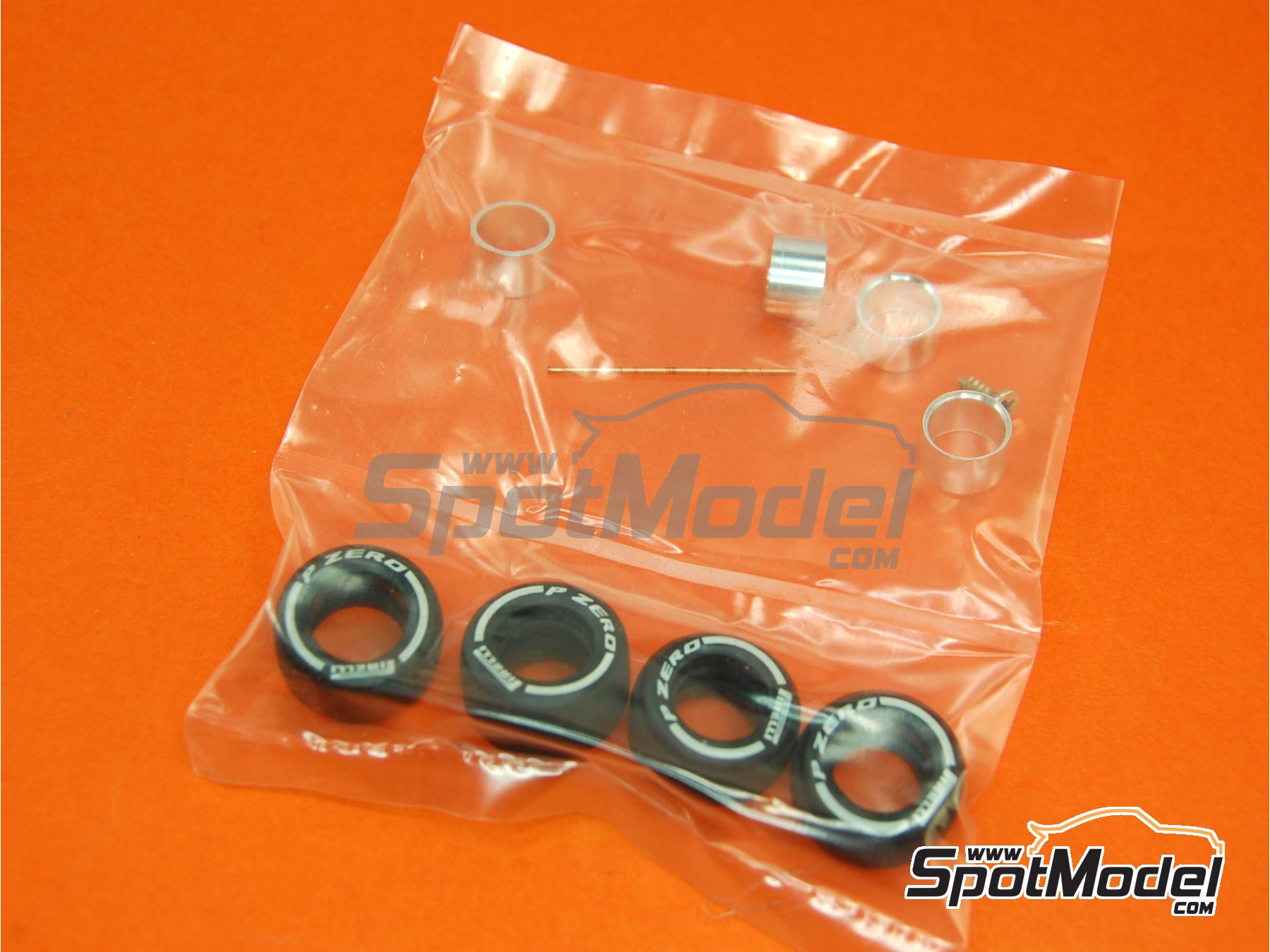 Image 11: Lotus Renault E20 Equipo Lotus patrocinado por Clear Total - Gran Premio de F&oacute;rmula 1 de Abu Dhabi 2012 | Maqueta de coche en escala&nbsp;1/43 fabricado por Tameo Kits (ref.&nbsp;TMK412)