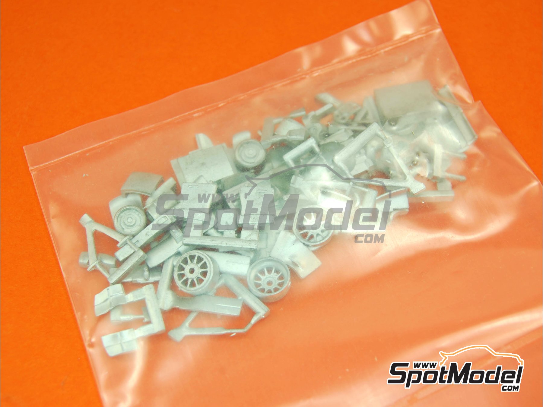 Image 12: Lotus Renault E20 Equipo Lotus patrocinado por Clear Total - Gran Premio de F&oacute;rmula 1 de Abu Dhabi 2012 | Maqueta de coche en escala&nbsp;1/43 fabricado por Tameo Kits (ref.&nbsp;TMK412)