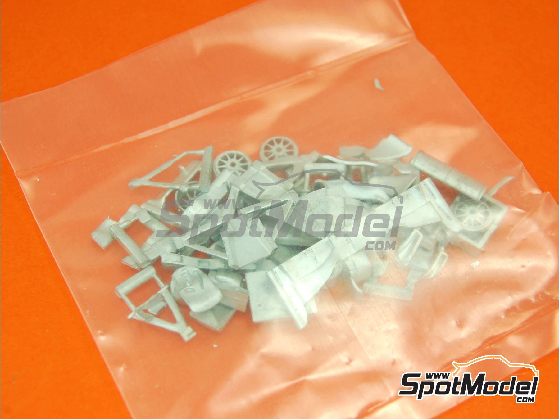 Image 13: Lotus Renault E20 Equipo Lotus patrocinado por Clear Total - Gran Premio de F&oacute;rmula 1 de Abu Dhabi 2012 | Maqueta de coche en escala&nbsp;1/43 fabricado por Tameo Kits (ref.&nbsp;TMK412)