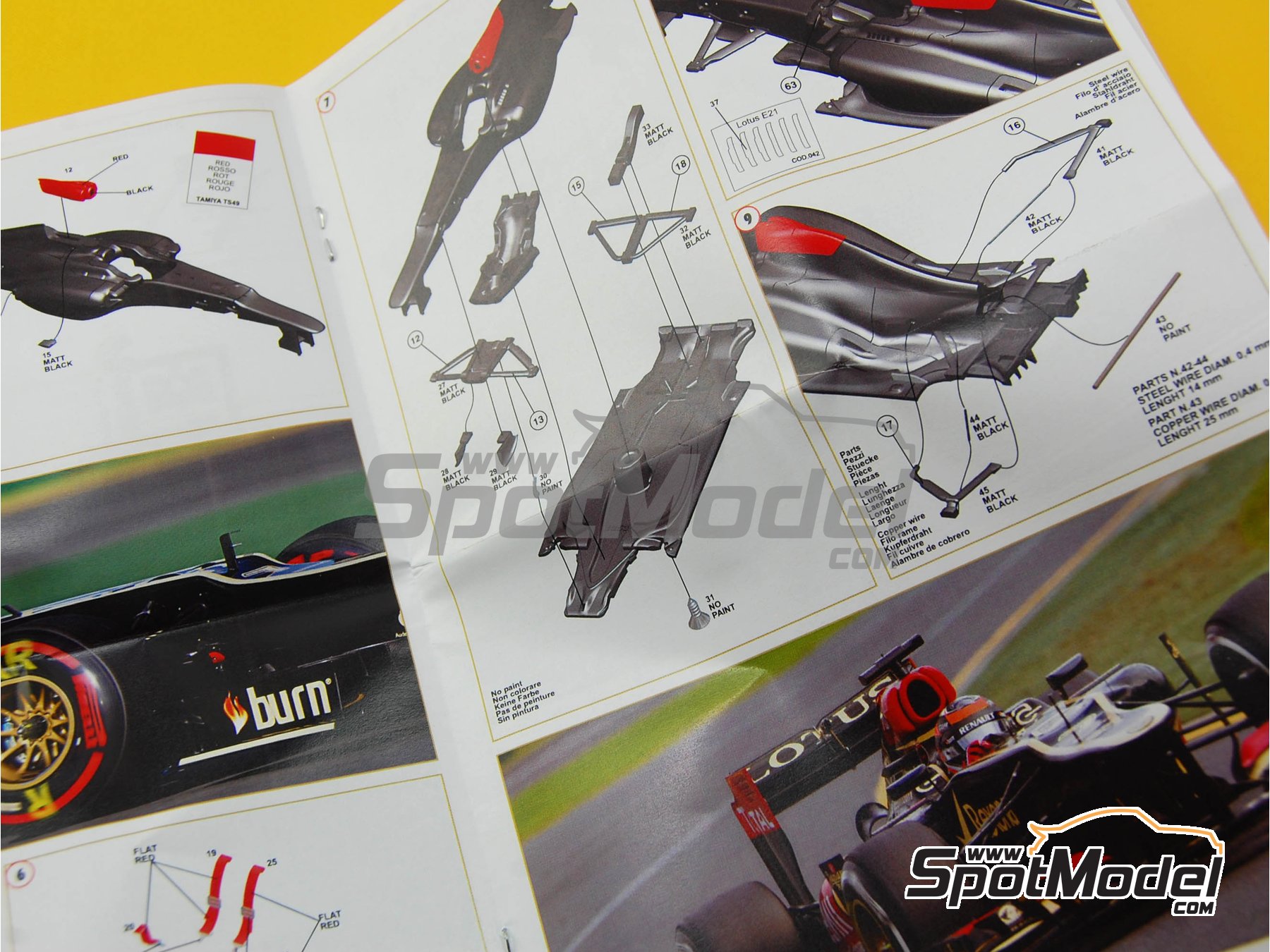 Image 8: Lotus Renault E21 Equipo Lotus patrocinado por Total - Gran Premio de F&oacute;rmula 1 de Australia 2013 | Maqueta de coche en escala&nbsp;1/43 fabricado por Tameo Kits (ref.&nbsp;TMK414)