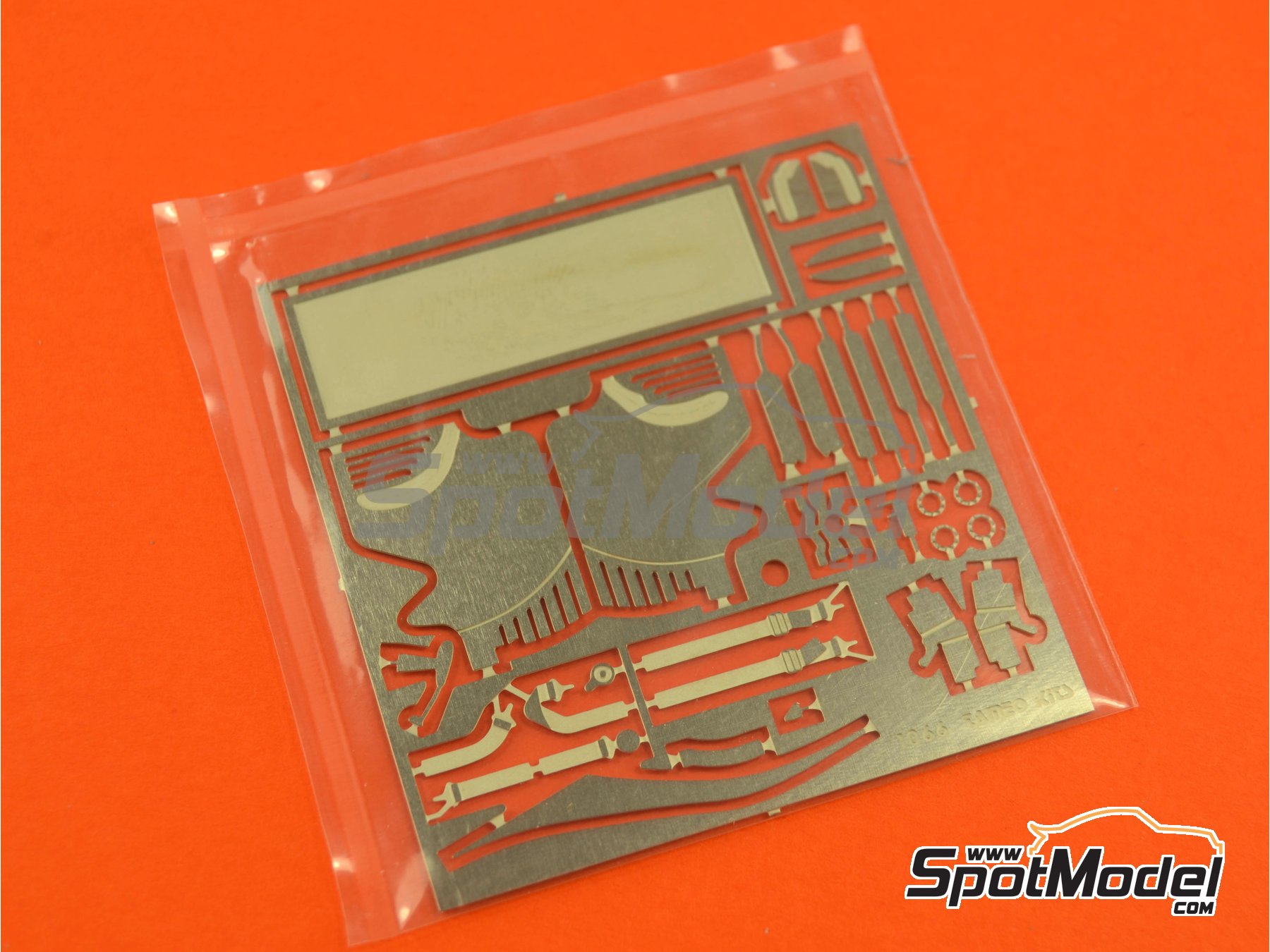 Image 2: Lotus Renault E22 Lotus Team sponsored by Rexona - Monaco Formula 1 Grand Prix 2014 | Car scale model kit in 1/43 scale manufactured by Tameo Kits (ref.&nbsp;TMK426)