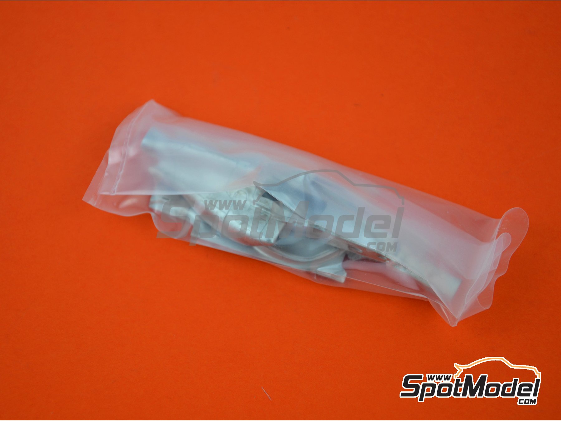 Image 1: Ferrari F14 Scuderia Ferrari Team sponsored by Banco Santander - Abu Dhabi Grand Prix 2014 | Car scale model kit in 1/43 scale manufactured by Tameo Kits (ref.&nbsp;TMK427)