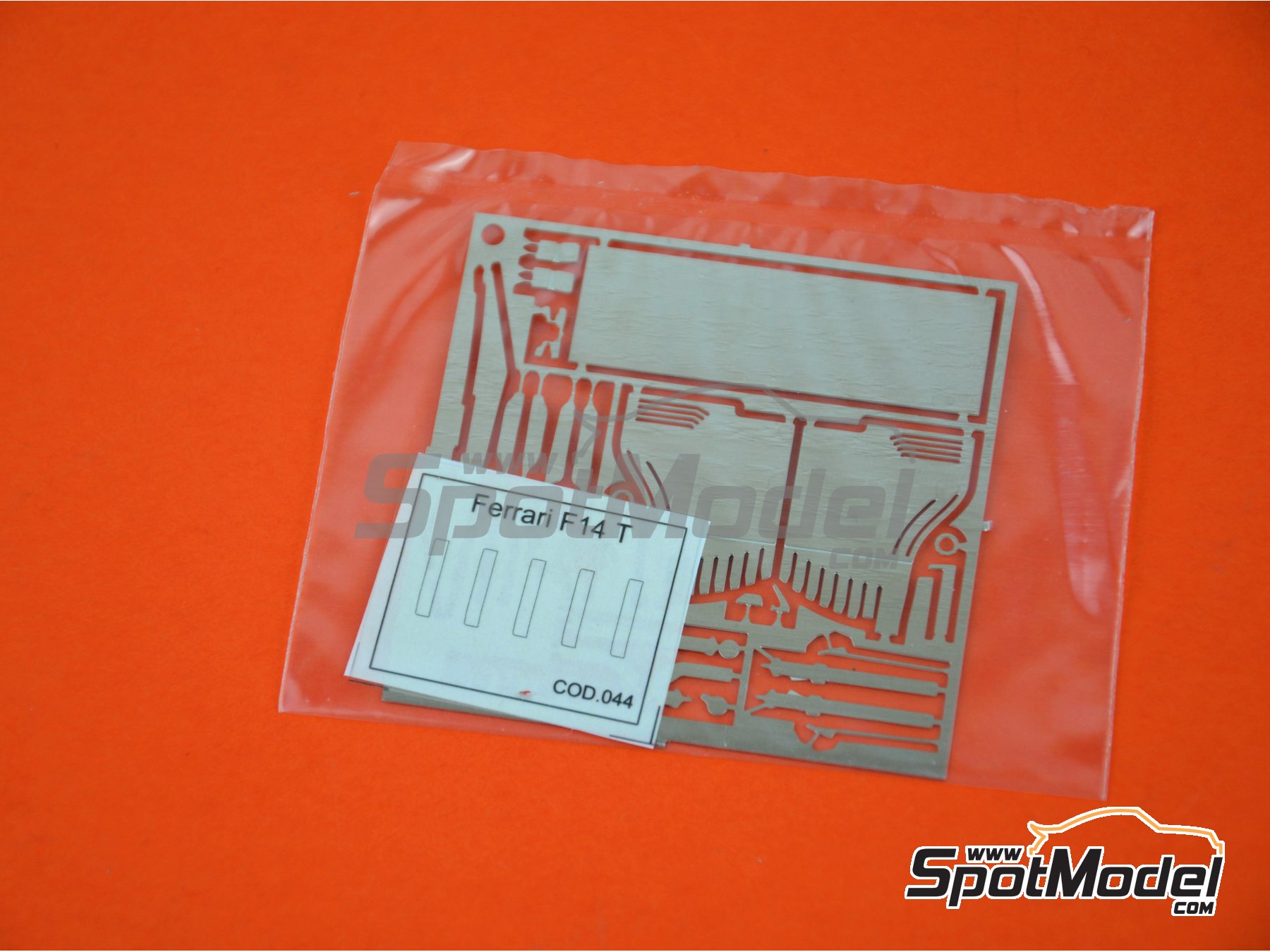 Image 5: Ferrari F14 Scuderia Ferrari Team sponsored by Banco Santander - Abu Dhabi Grand Prix 2014 | Car scale model kit in 1/43 scale manufactured by Tameo Kits (ref.&nbsp;TMK427)