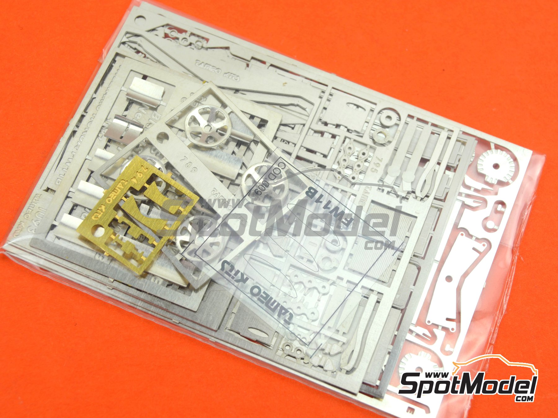 Image 6: Williams Honda FW11B Williams Grand Prix Engineering Team sponsored by Canon Mobil1 - British Formula 1 Grand Prix 1987 | Car scale model kit in 1/43 scale manufactured by Tameo Kits (ref.&nbsp;TMK438)