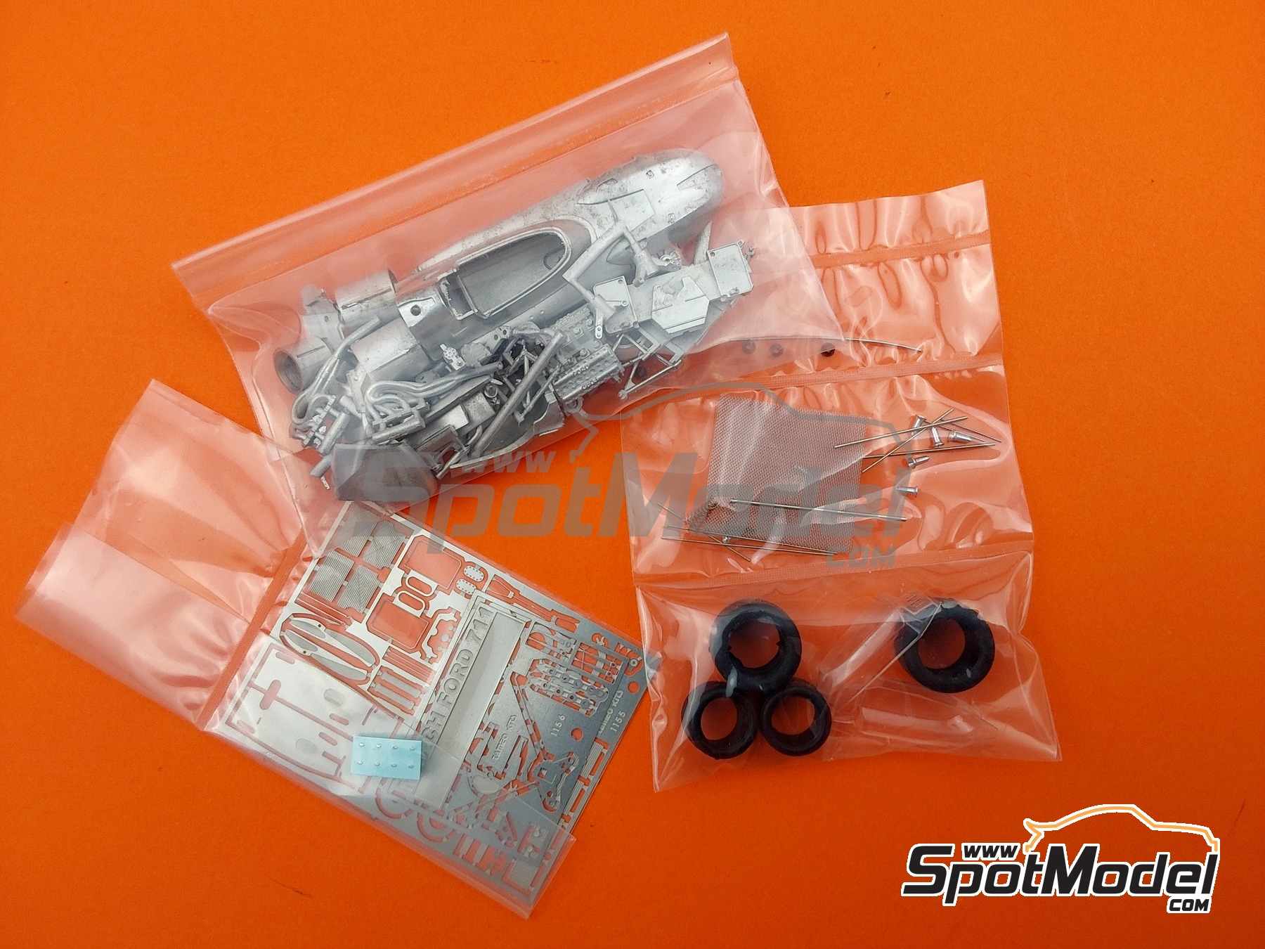 Image 3: March Ford 711 Equipo March Racing patrocinado por STP - Gran Premio de Formula 1 de M&oacute;naco 1971 | Maqueta de coche en escala&nbsp;1/43 fabricado por Tameo Kits (ref.&nbsp;TMK448)