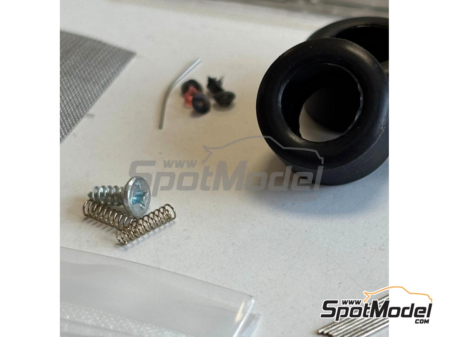 Image 3: Toleman Hart TG185 sponsored by United Colors of Benetton - German Formula 1 Grand Prix 1985 | Car scale model kit in 1/43 scale manufactured by Tameo Kits (ref.&nbsp;TMK452)