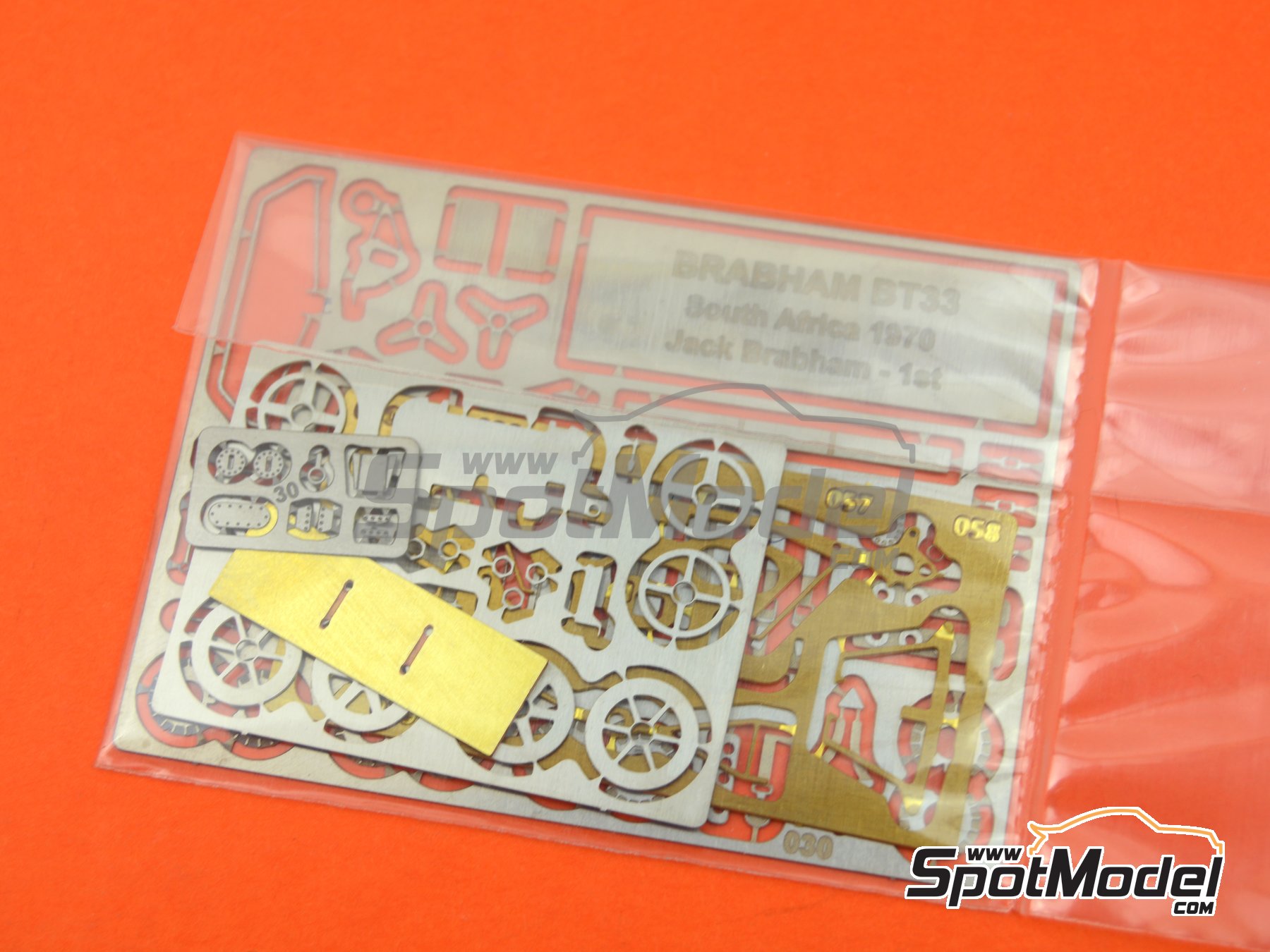 Image 2: Brabham Ford BT33 - Gran Premio de F&oacute;rmula 1 de Sud&aacute;frica 1970 | Maqueta de coche en escala&nbsp;1/43 fabricado por Tameo Kits (ref.&nbsp;TWU030, tambien TWU 030)