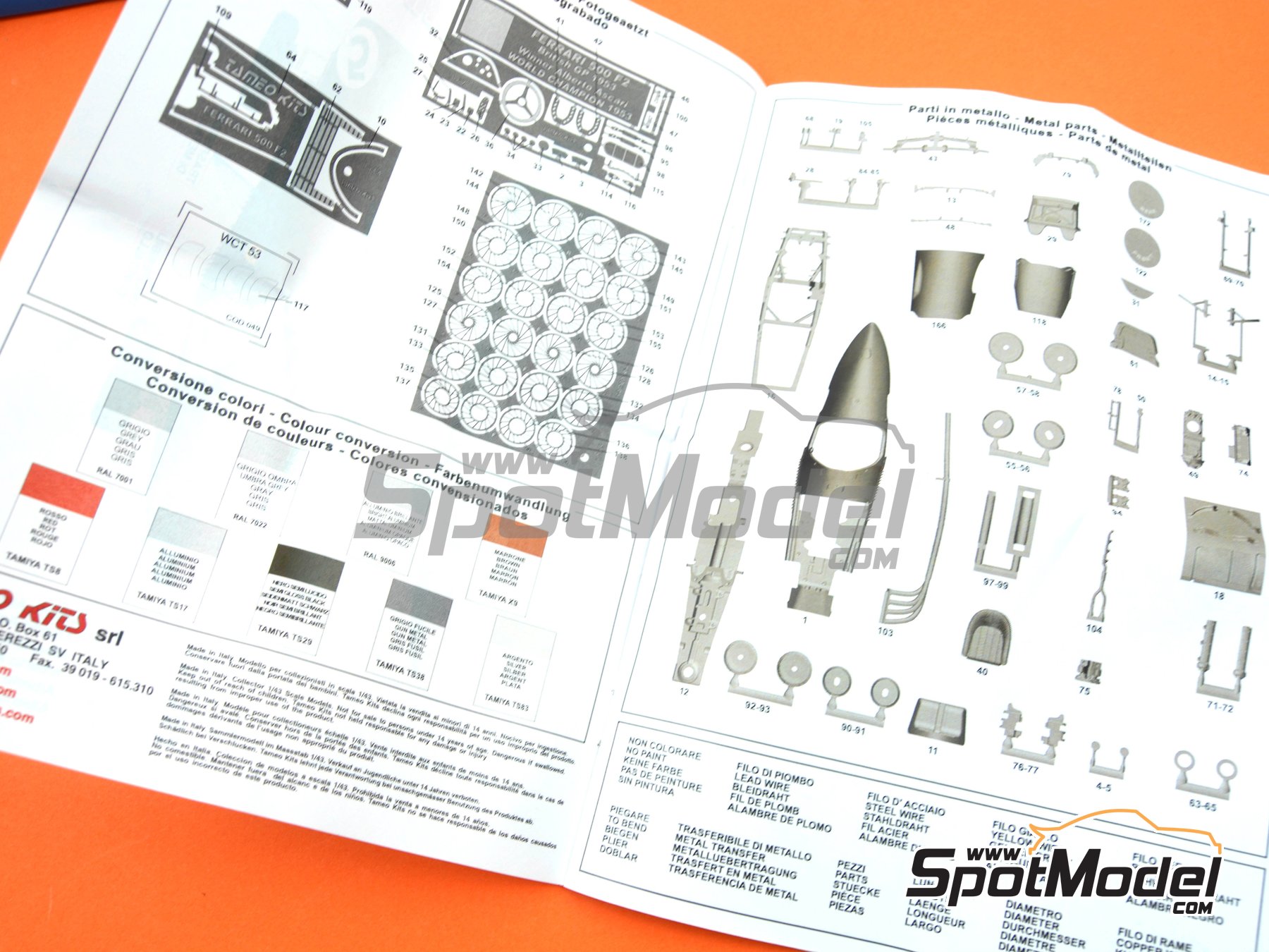 Image 13: Ferrari 500 F2 - Gran Premio de F&oacute;rmula 1 de Inglaterra 1953 | Maqueta de coche en escala&nbsp;1/43 fabricado por Tameo Kits (ref.&nbsp;WCT053)