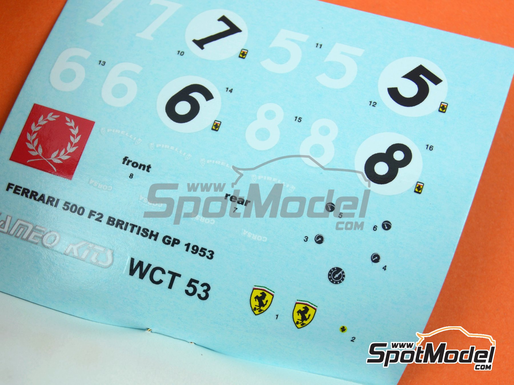 Image 19: Ferrari 500 F2 - Gran Premio de F&oacute;rmula 1 de Inglaterra 1953 | Maqueta de coche en escala&nbsp;1/43 fabricado por Tameo Kits (ref.&nbsp;WCT053)