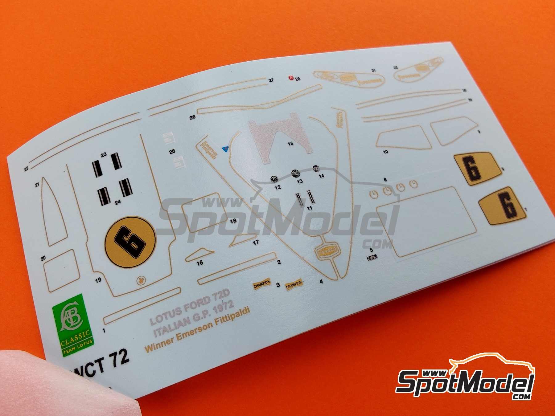 Image 5: Lotus Ford type 72D Equipo Lotus patrocinado por John Player Special - Gran Premio de F&oacute;rmula 1 de Italia 1972 | Maqueta de coche en escala&nbsp;1/43 fabricado por Tameo Kits (ref.&nbsp;WCT072)