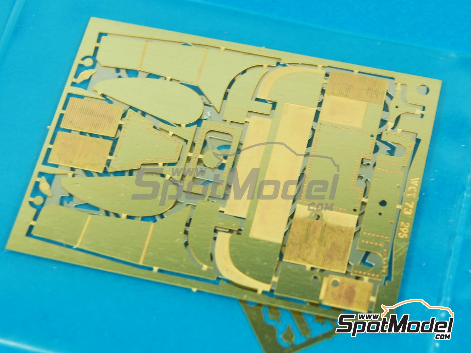 Image 11: Tyrrell Ford 006 Equipo Tyrrell Racing patrocinado por ELF - Gran Premio de F&oacute;rmula 1 de Italia 1973 | Maqueta de coche en escala&nbsp;1/43 fabricado por Tameo Kits (ref.&nbsp;WCT073)