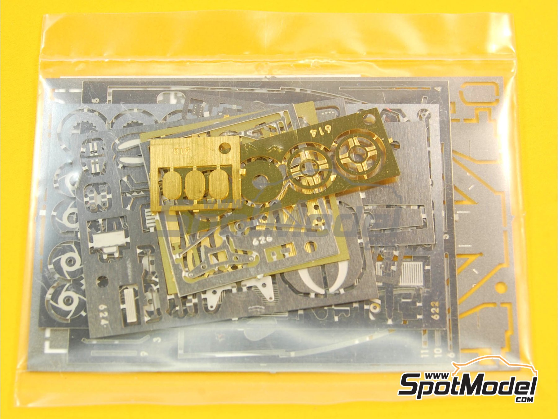 Image 7: Ferrari 312T Equipo Scuderia Ferrari patrocinado por Agip - Gran Premio de Formula 1 de M&oacute;naco 1975 | Maqueta de coche en escala&nbsp;1/43 fabricado por Tameo Kits (ref.&nbsp;WCT075)