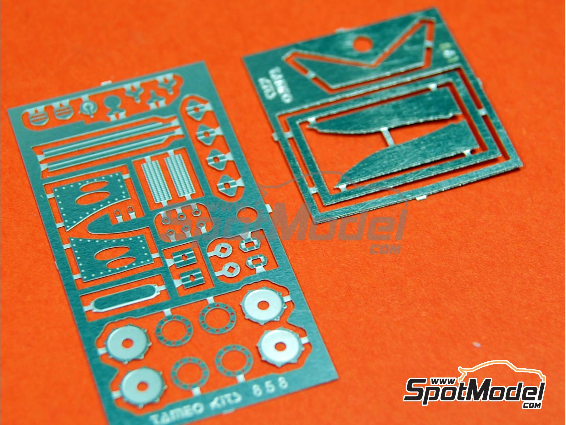 Image 4: McLaren Honda MP4/4 Equipo McLaren Racing Limited patrocinado por Marlboro - Gran Premio de F&oacute;rmula 1 de Jap&oacute;n 1988 | Maqueta de coche en escala&nbsp;1/43 fabricado por Tameo Kits (ref.&nbsp;WCT088)
