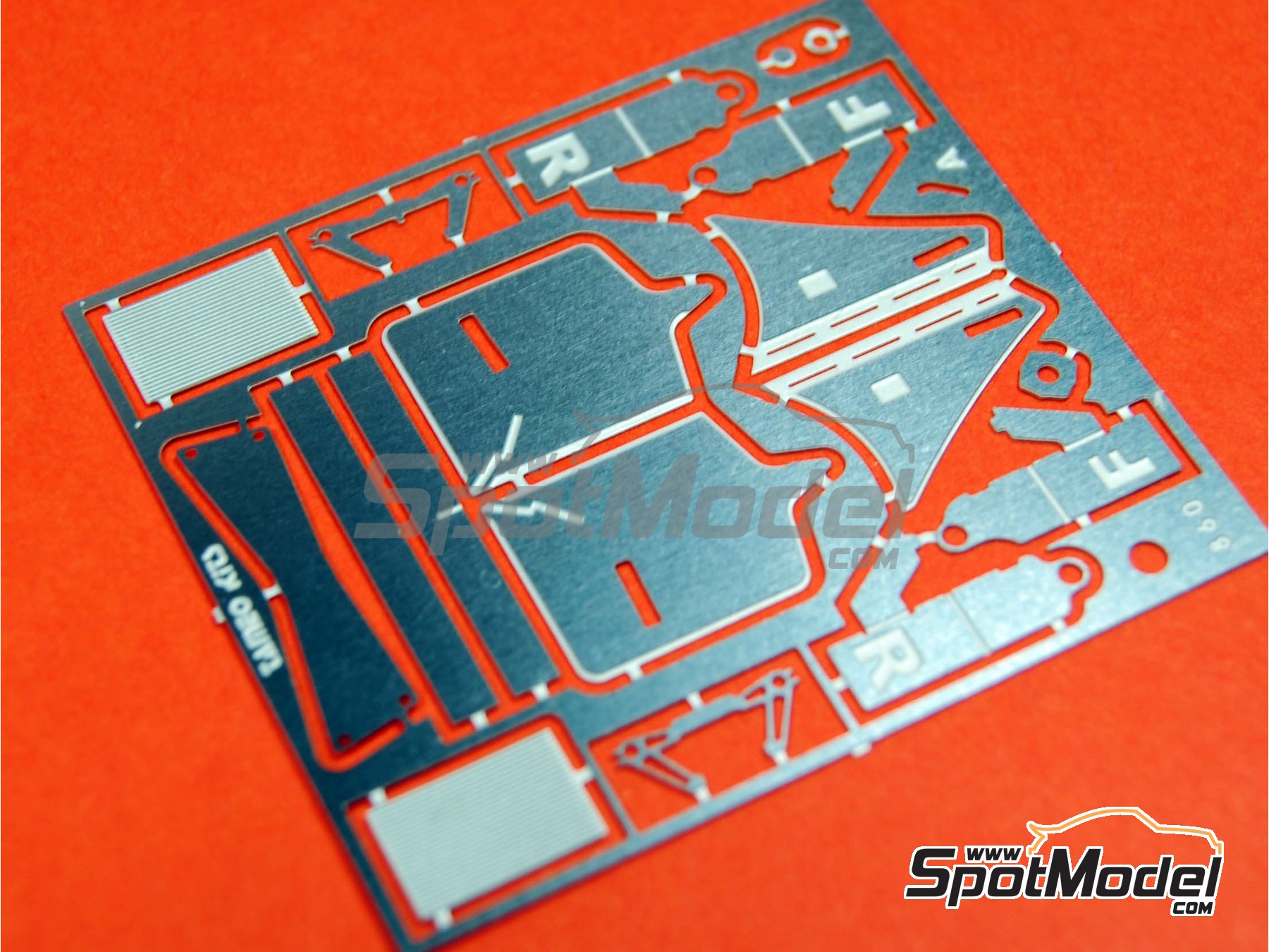 Image 5: McLaren Honda MP4/4 Equipo McLaren Racing Limited patrocinado por Marlboro - Gran Premio de F&oacute;rmula 1 de Jap&oacute;n 1988 | Maqueta de coche en escala&nbsp;1/43 fabricado por Tameo Kits (ref.&nbsp;WCT088)