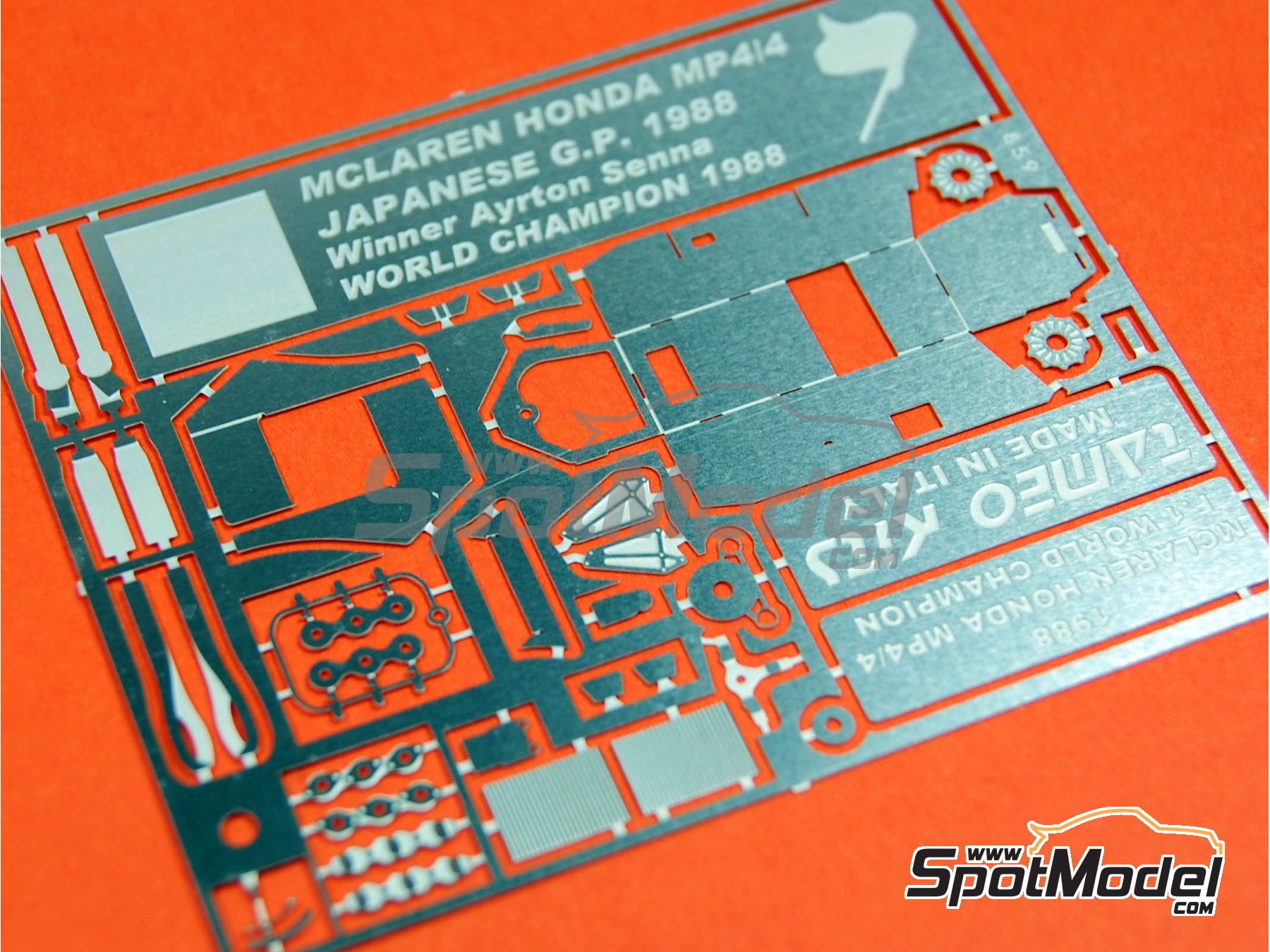 Image 7: McLaren Honda MP4/4 Equipo McLaren Racing Limited patrocinado por Marlboro - Gran Premio de F&oacute;rmula 1 de Jap&oacute;n 1988 | Maqueta de coche en escala&nbsp;1/43 fabricado por Tameo Kits (ref.&nbsp;WCT088)