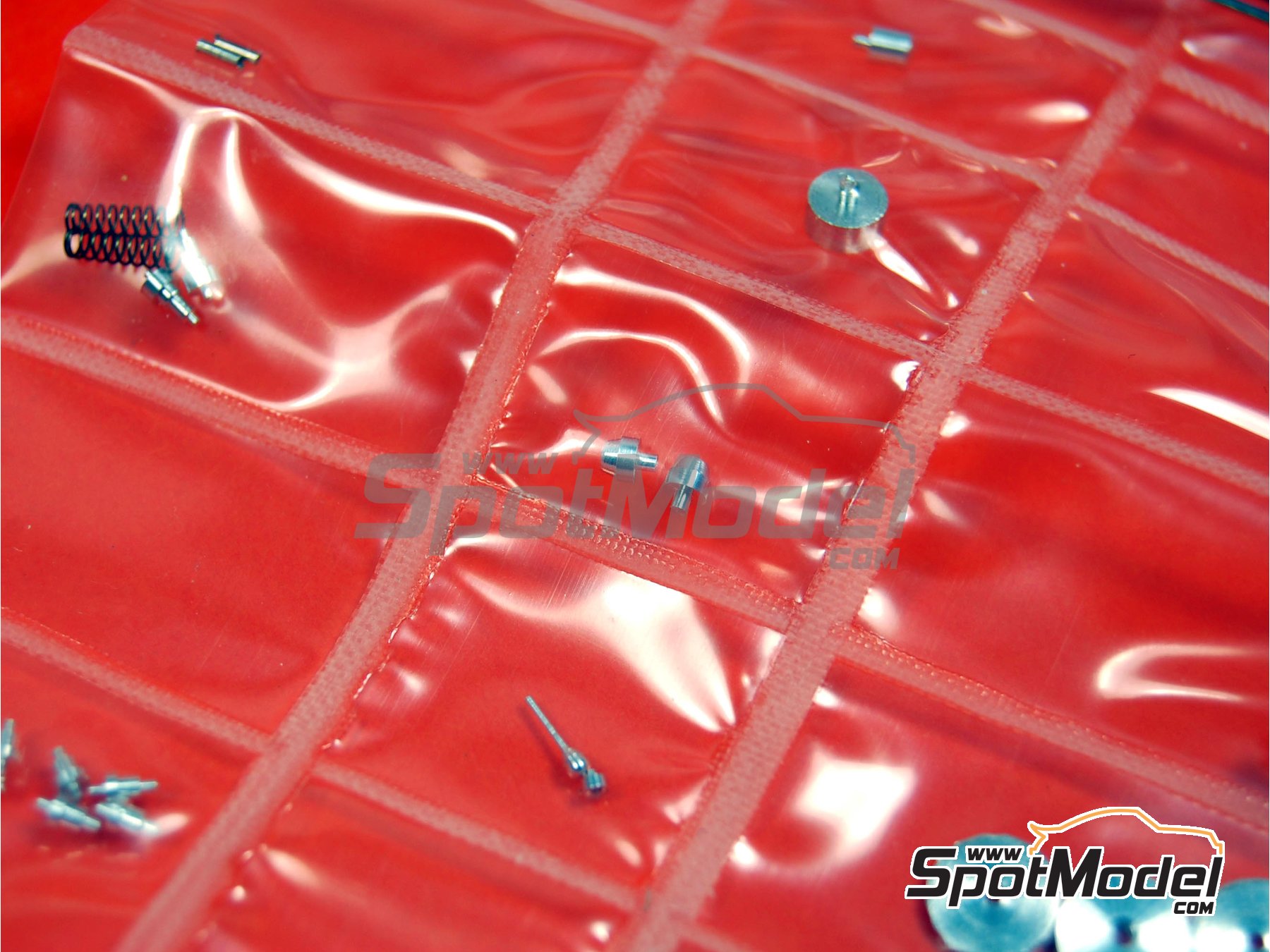 Image 29: McLaren Honda MP4/4 Equipo McLaren Racing Limited patrocinado por Marlboro - Gran Premio de F&oacute;rmula 1 de Jap&oacute;n 1988 | Maqueta de coche en escala&nbsp;1/43 fabricado por Tameo Kits (ref.&nbsp;WCT088)