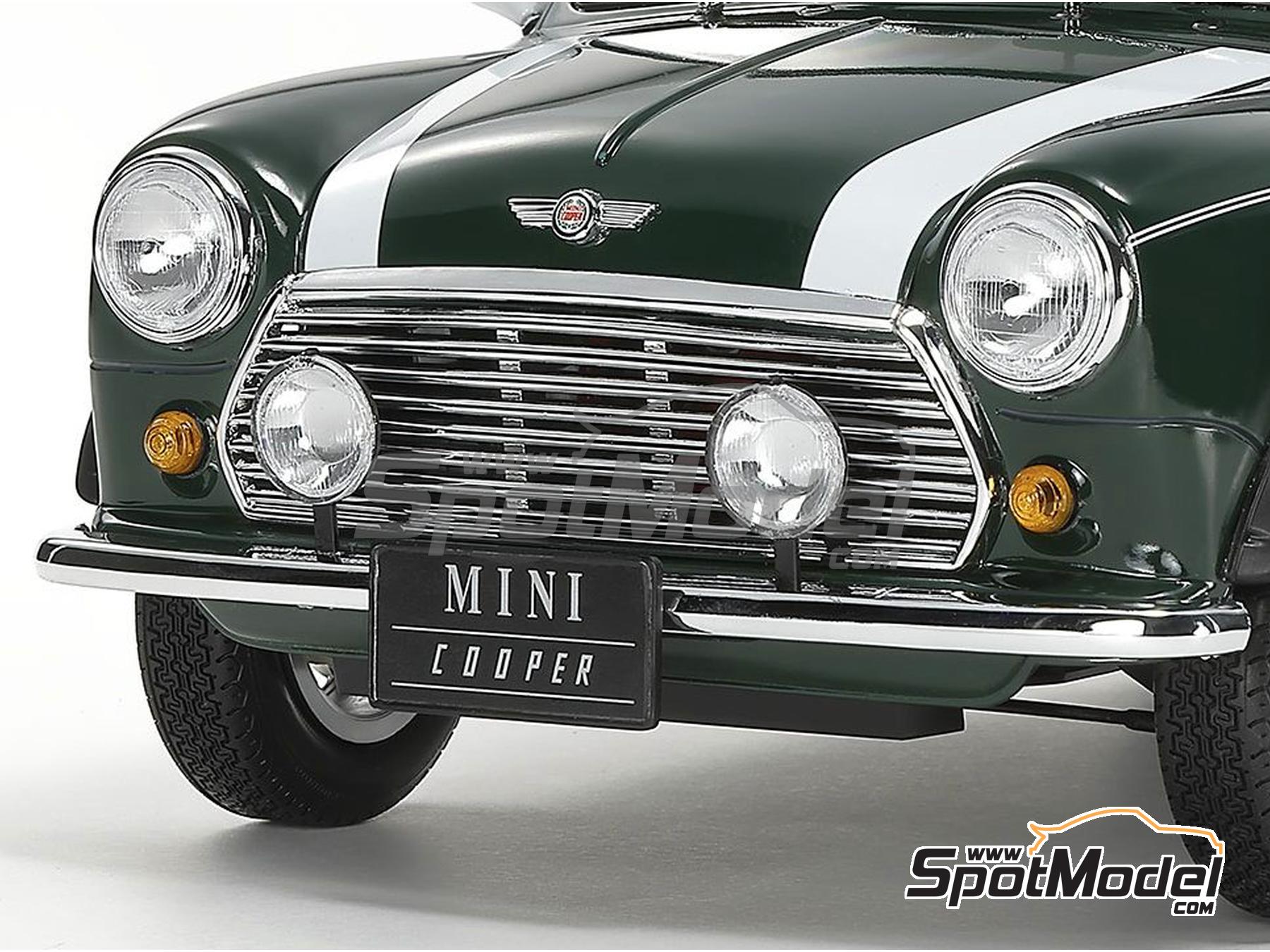 Tamiya 12031: Car scale model kit 1/12 scale - Rover Mini Cooper