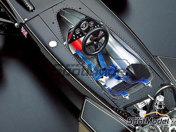 Image 4: Lotus Ford Type 72D John Player Team Lotus Team - British Formula 1 Grand Prix, Italian Formula 1 Grand Prix 1972 | Car scale model kit in 1/12 scale manufactured by Tamiya (ref. TAM12046, also 4950344120468 and 12046)