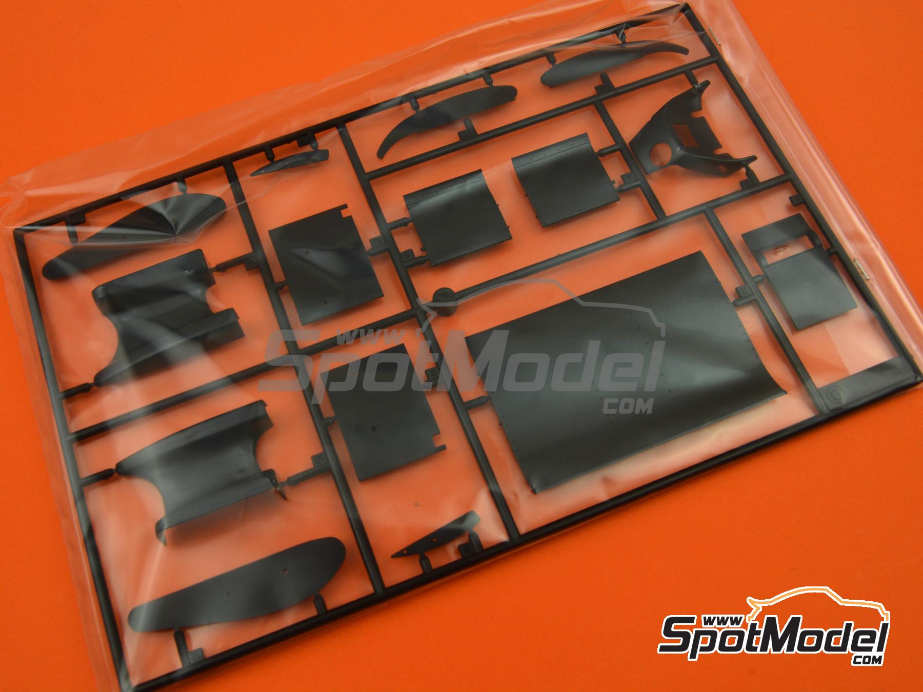 Image 11: Lotus Ford Type 72D John Player Team Lotus Team - British Formula 1 Grand Prix, Italian Formula 1 Grand Prix 1972 | Car scale model kit in 1/12 scale manufactured by Tamiya (ref. TAM12046, also 4950344120468 and 12046)