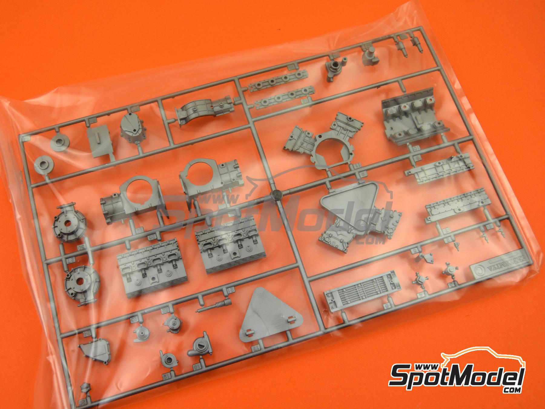 Image 13: Lotus Ford Type 72D John Player Team Lotus Team - British Formula 1 Grand Prix, Italian Formula 1 Grand Prix 1972 | Car scale model kit in 1/12 scale manufactured by Tamiya (ref. TAM12046, also 4950344120468 and 12046)