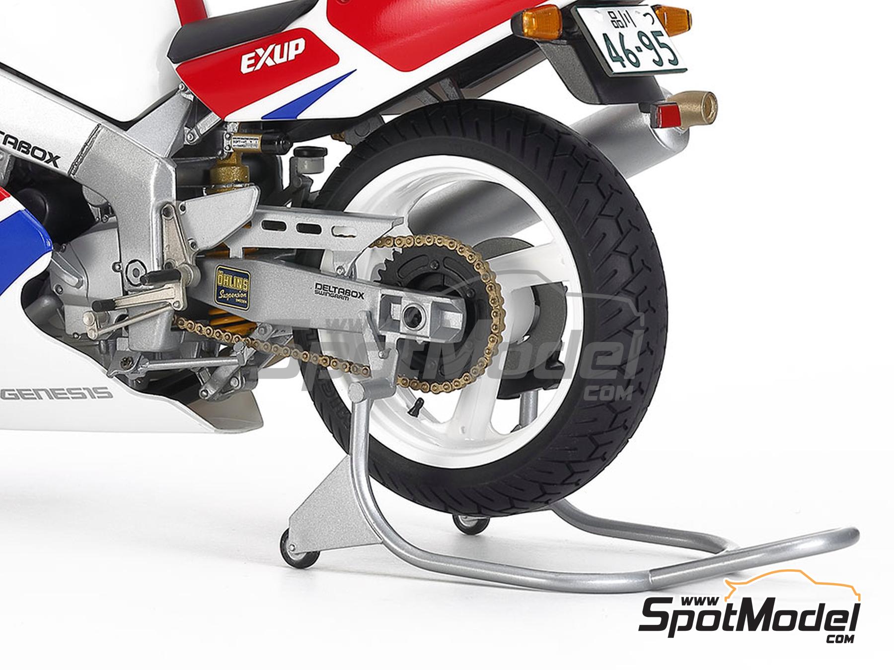 Image 7: Yamaha FZR 750R OW01 | Maqueta de moto en escala&nbsp;1/12 fabricado por Tamiya (ref.&nbsp;TAM14058, tambien 4950344082643 y 14058)