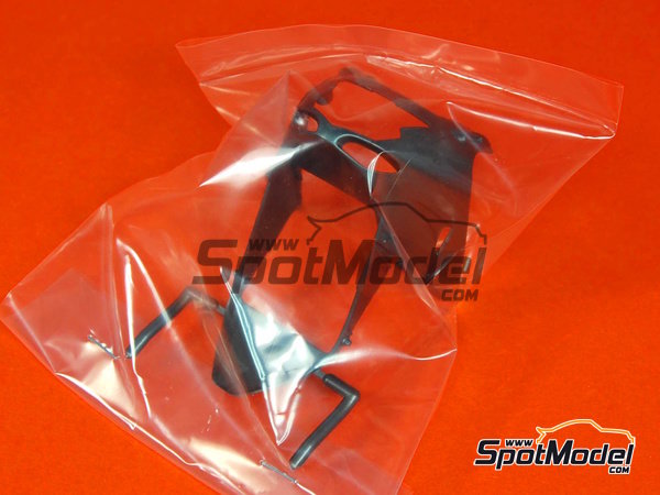 Image 8: Honda CBR 1100 XX Super Blackbird | Motorbike scale model kit in 1/12 scale manufactured by Tamiya (ref. TAM14070, also 4950344992553 and 14070)