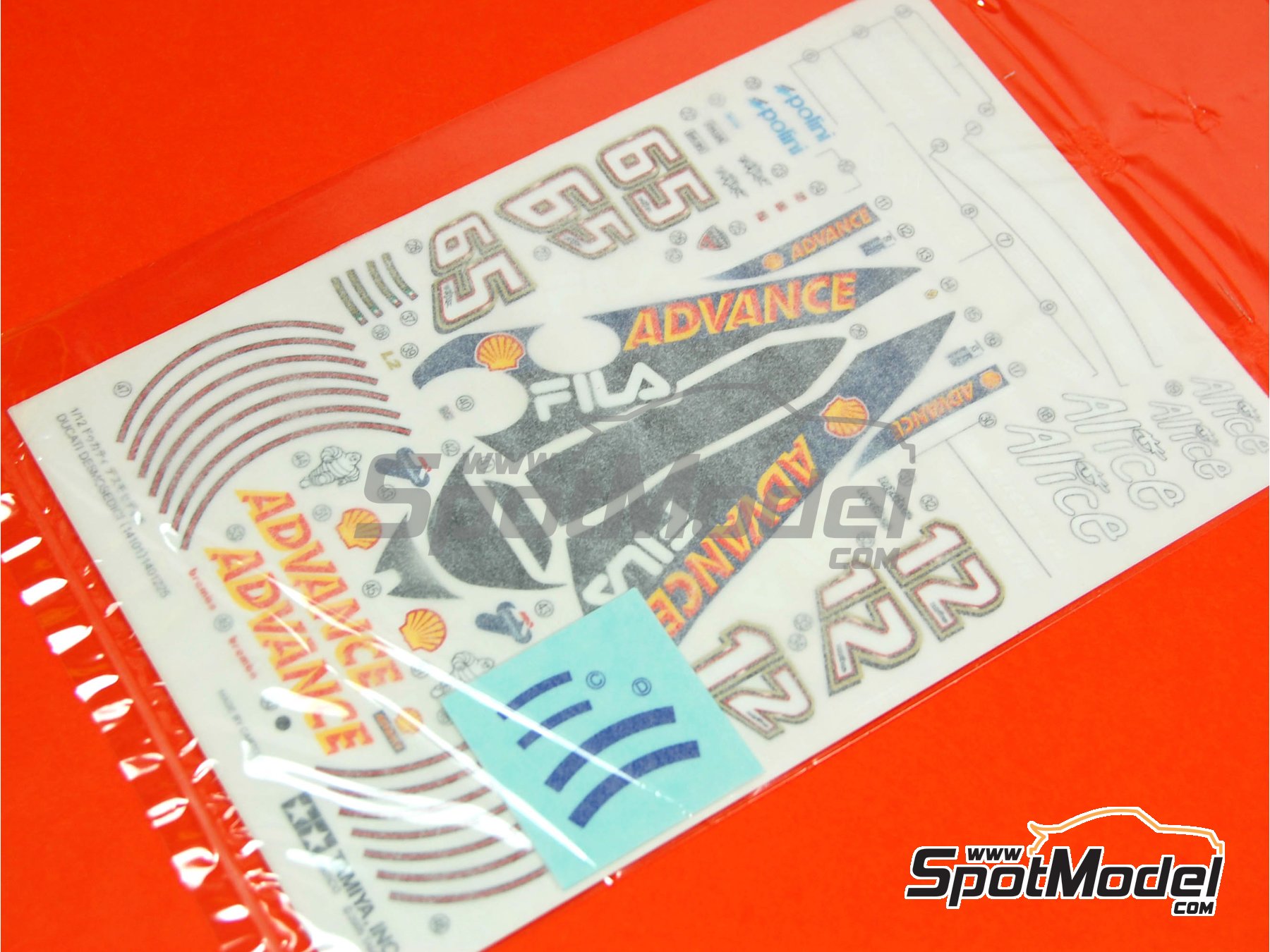 Image 3: Ducati Desmosedici GP4 - Campeonato del Mundo de Motociclismo 2003 | Maqueta de moto en escala&nbsp;1/12 fabricado por Tamiya (ref.&nbsp;TAM14101, tambien 4950344141012 y 14101)