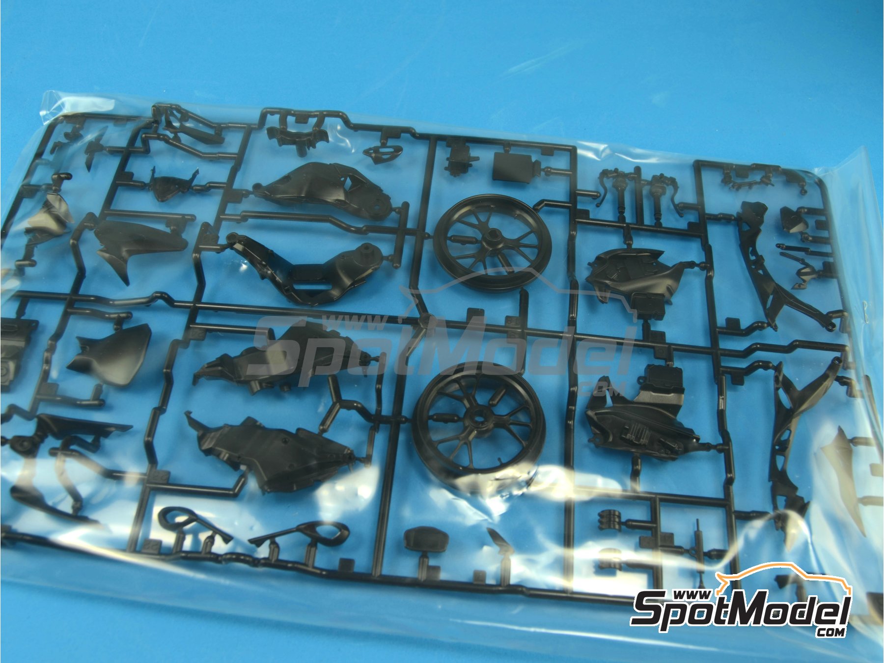 Image 12: Ducati 1199 Panigale S | Motorbike scale model kit in 1/12 scale manufactured by Tamiya (ref.&nbsp;TAM14129, also 4950344141296 and 14129)
