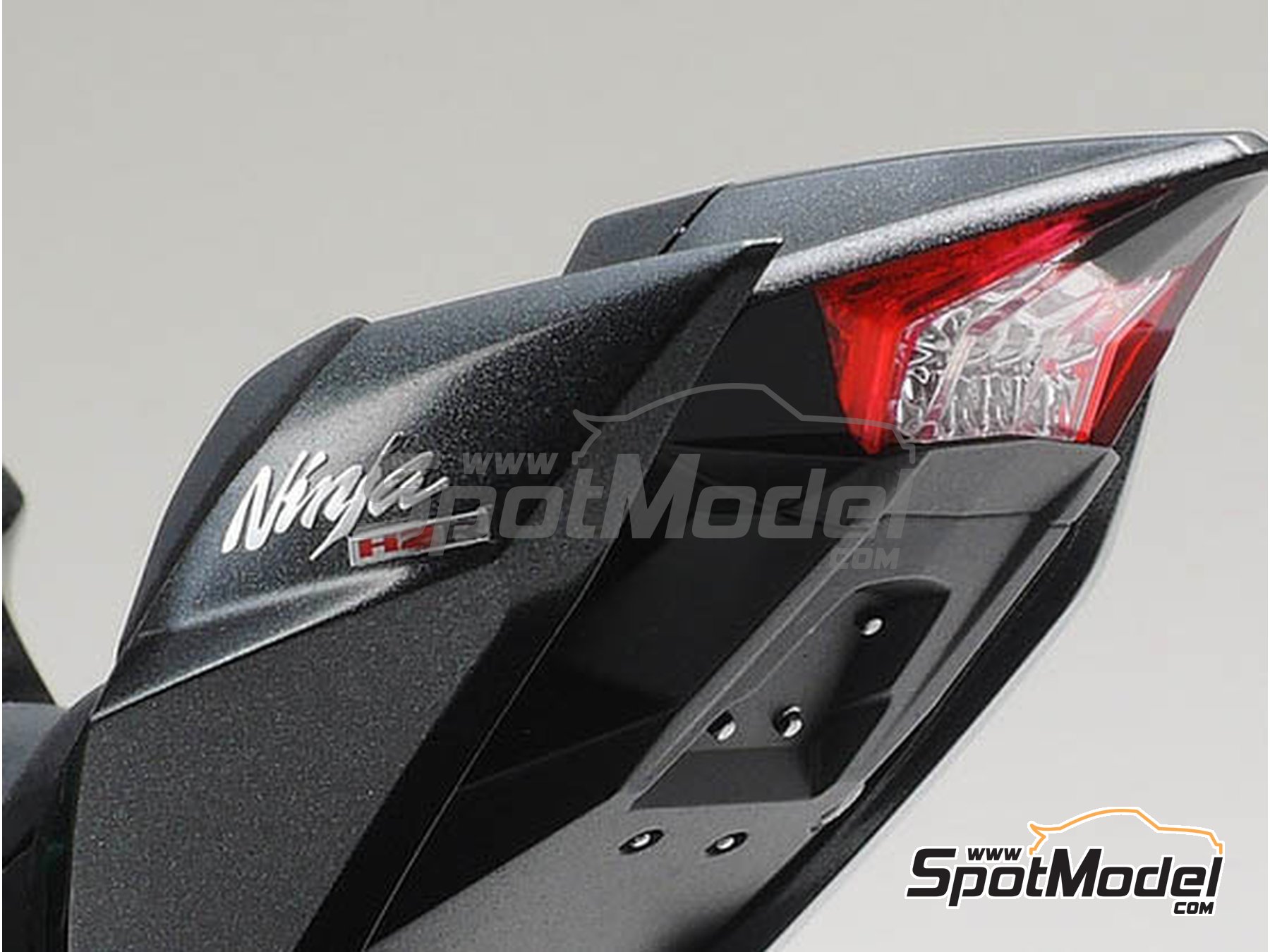 Image 8: Kawasaki Ninja H2R | Motorbike scale model kit in 1/12 scale manufactured by Tamiya (ref.&nbsp;TAM14131, also 4950344141319 and 14131)