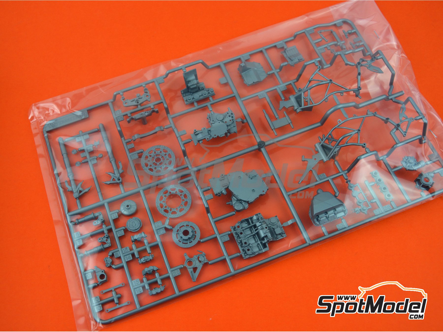 Image 13: Kawasaki Ninja H2R | Motorbike scale model kit in 1/12 scale manufactured by Tamiya (ref.&nbsp;TAM14131, also 4950344141319 and 14131)