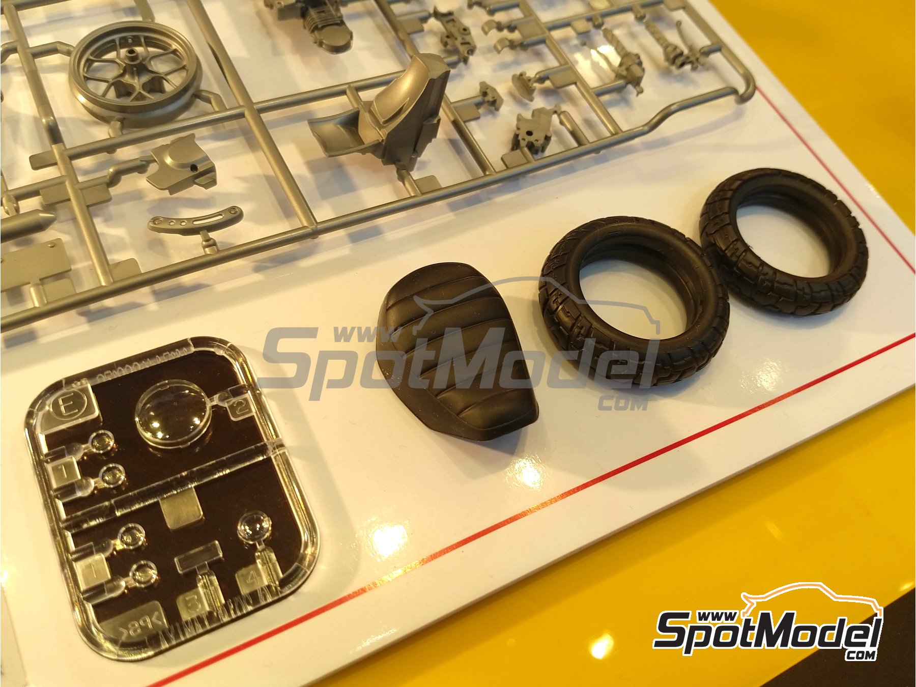 Image 4: Honda Monkey 125 | Motorbike scale model kit in 1/12 scale manufactured by Tamiya (ref.&nbsp;TAM14134, also 4950344141340 and 14134)