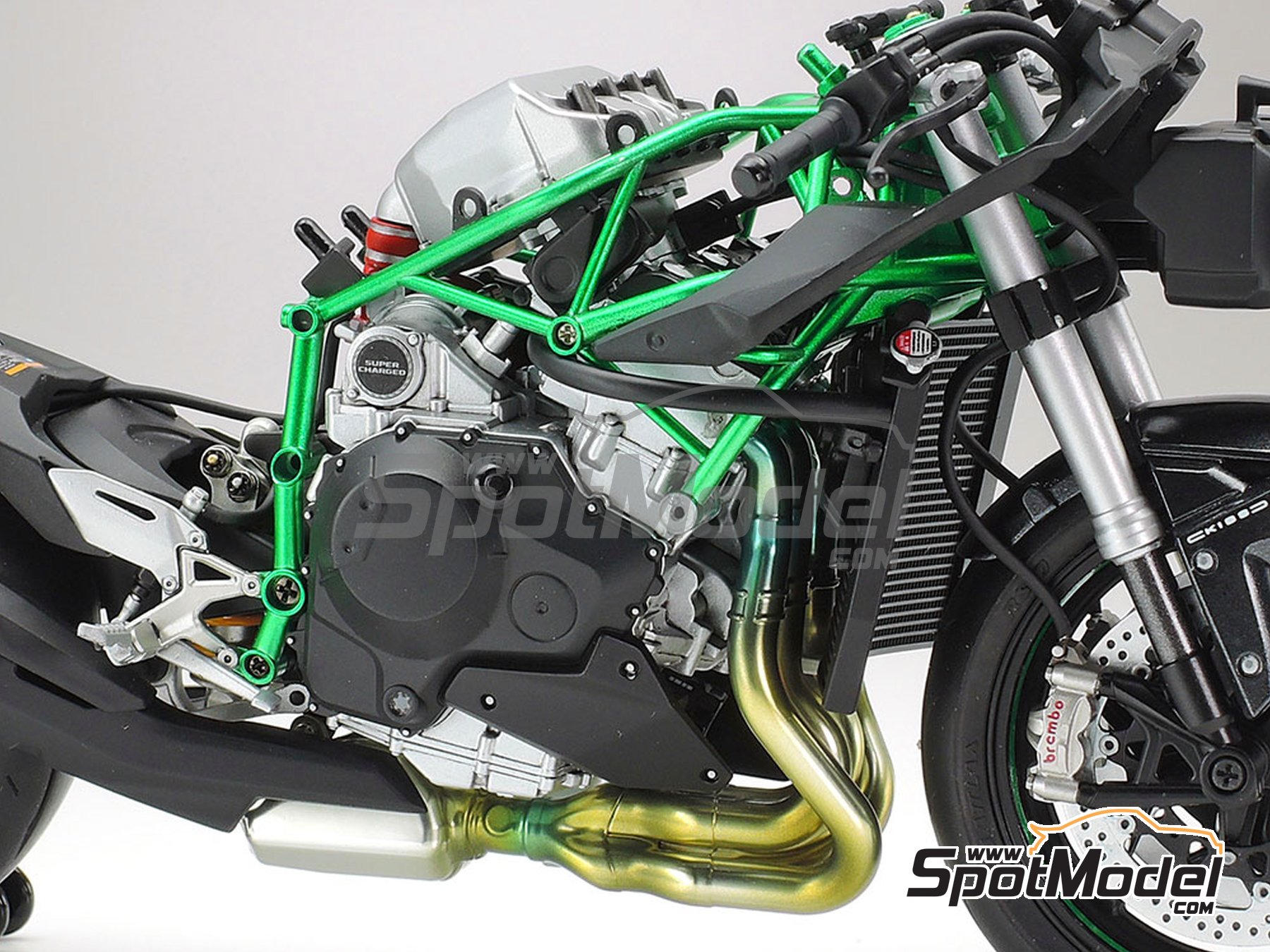 Image 13: Kawasaki Ninja H2 Carbon | Motorbike scale model kit in 1/12 scale manufactured by Tamiya (ref.&nbsp;TAM14136, also 4950344141364 and 14136)
