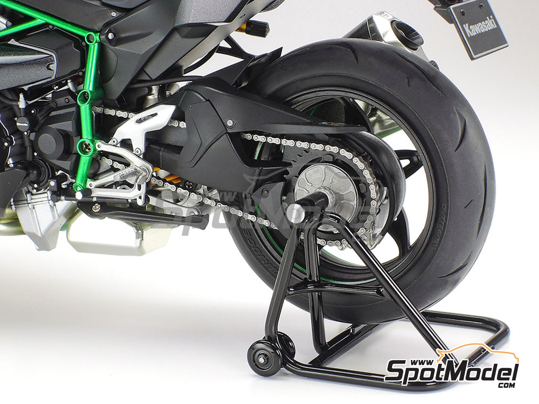 Image 17: Kawasaki Ninja H2 Carbon | Motorbike scale model kit in 1/12 scale manufactured by Tamiya (ref.&nbsp;TAM14136, also 4950344141364 and 14136)
